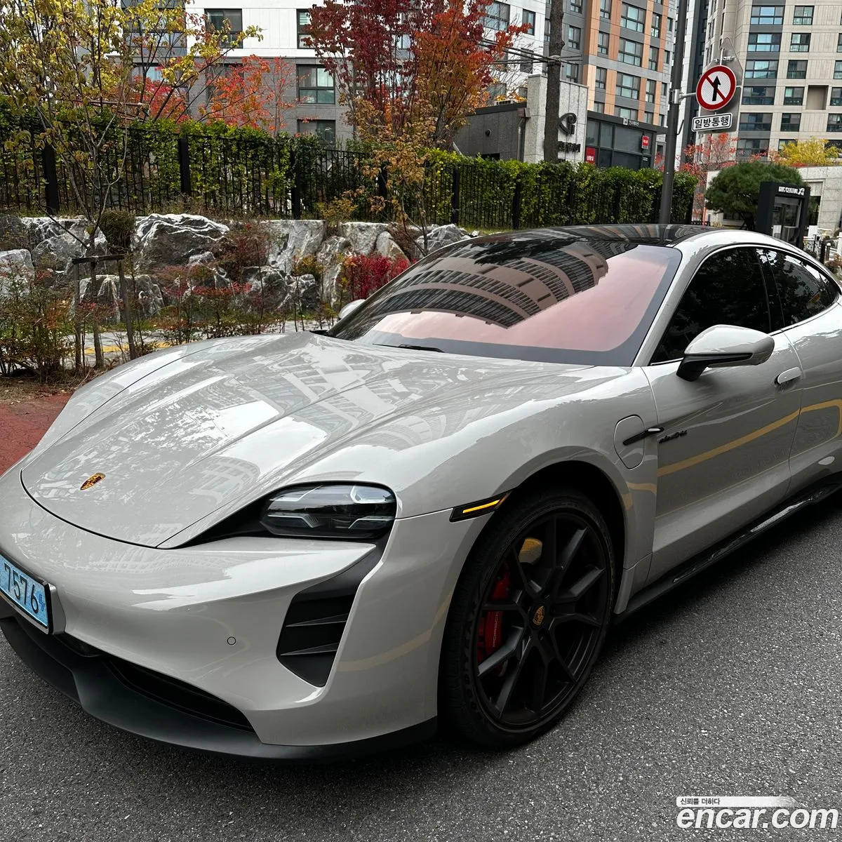 Porsche Taycan 2023 — 10