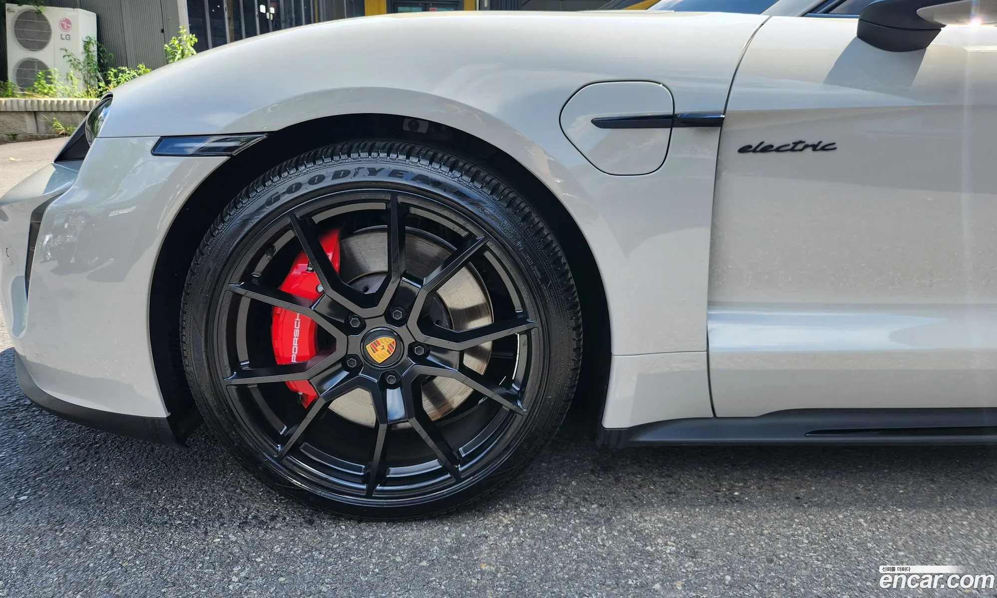 Porsche Taycan 2023 — 3