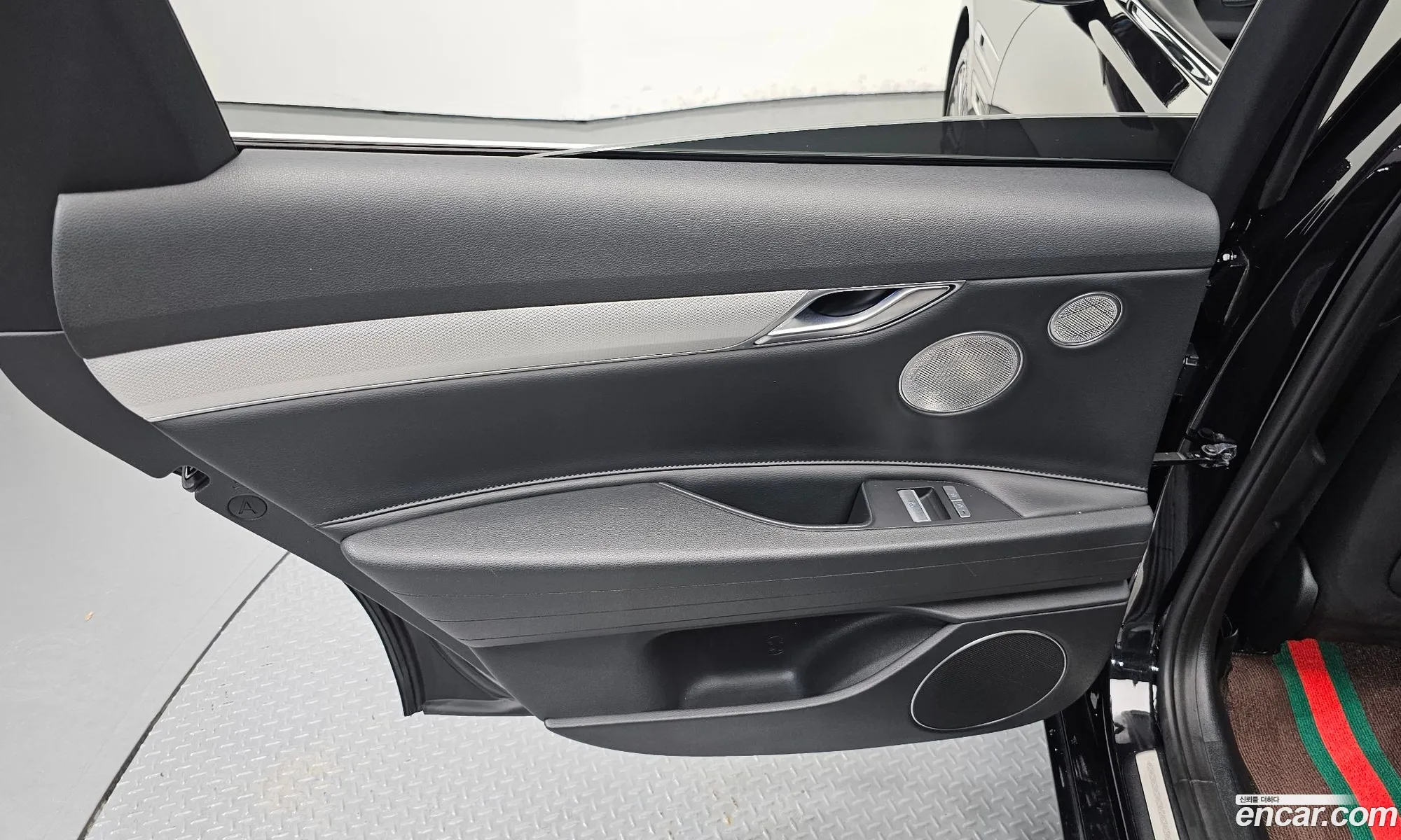 Genesis Electrified G80 2022 — 17