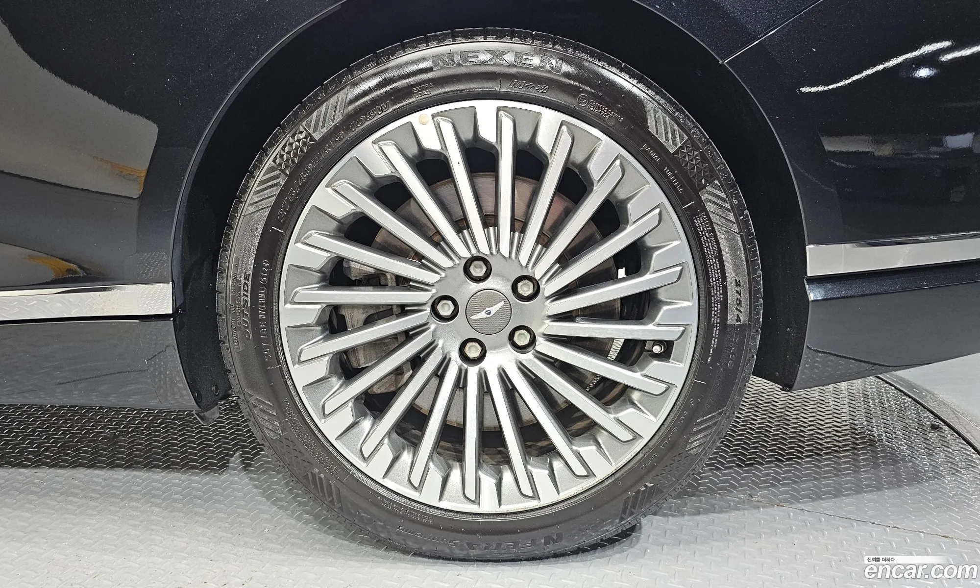 Genesis Electrified G80 2022 — 11