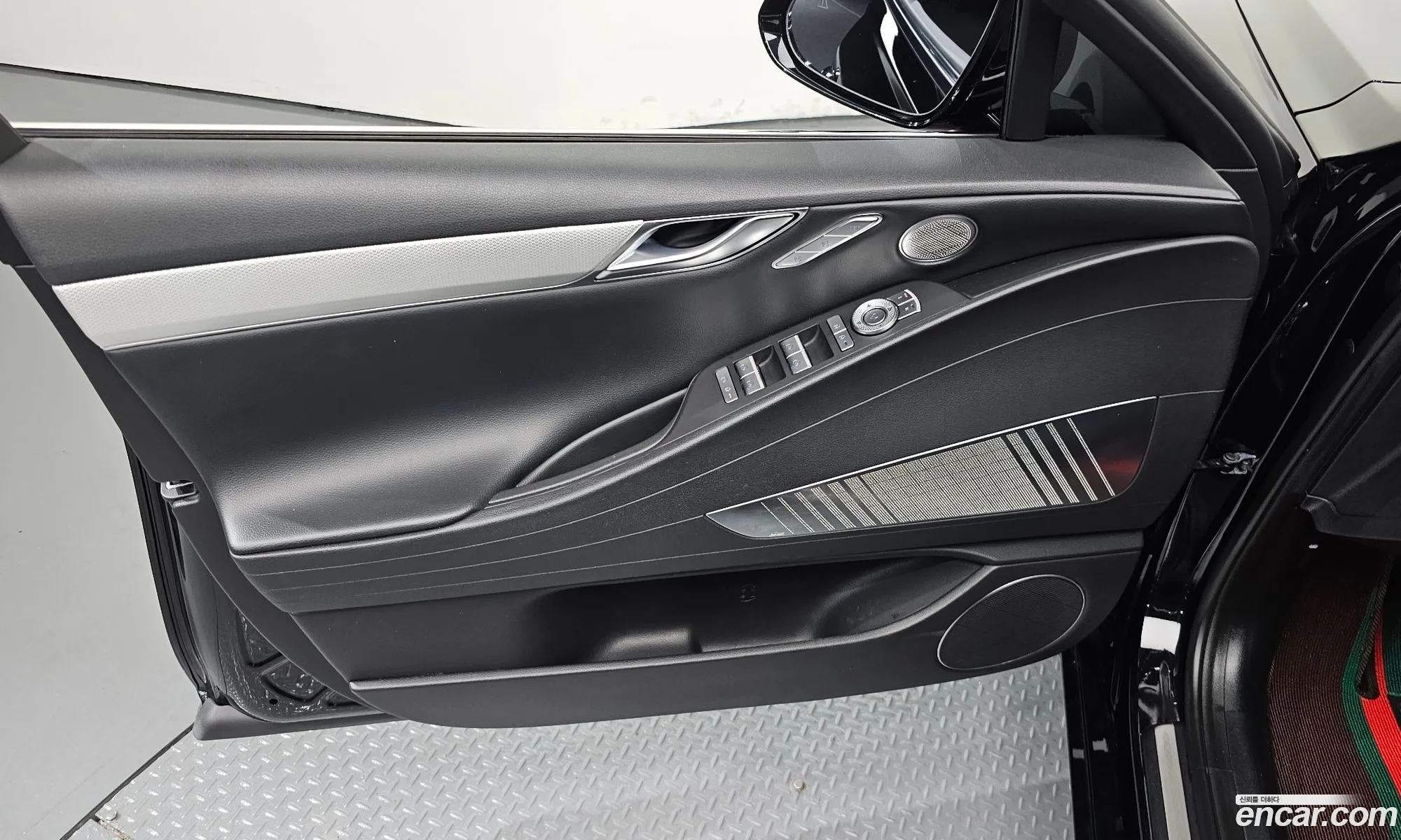 Genesis Electrified G80 2022 — 28