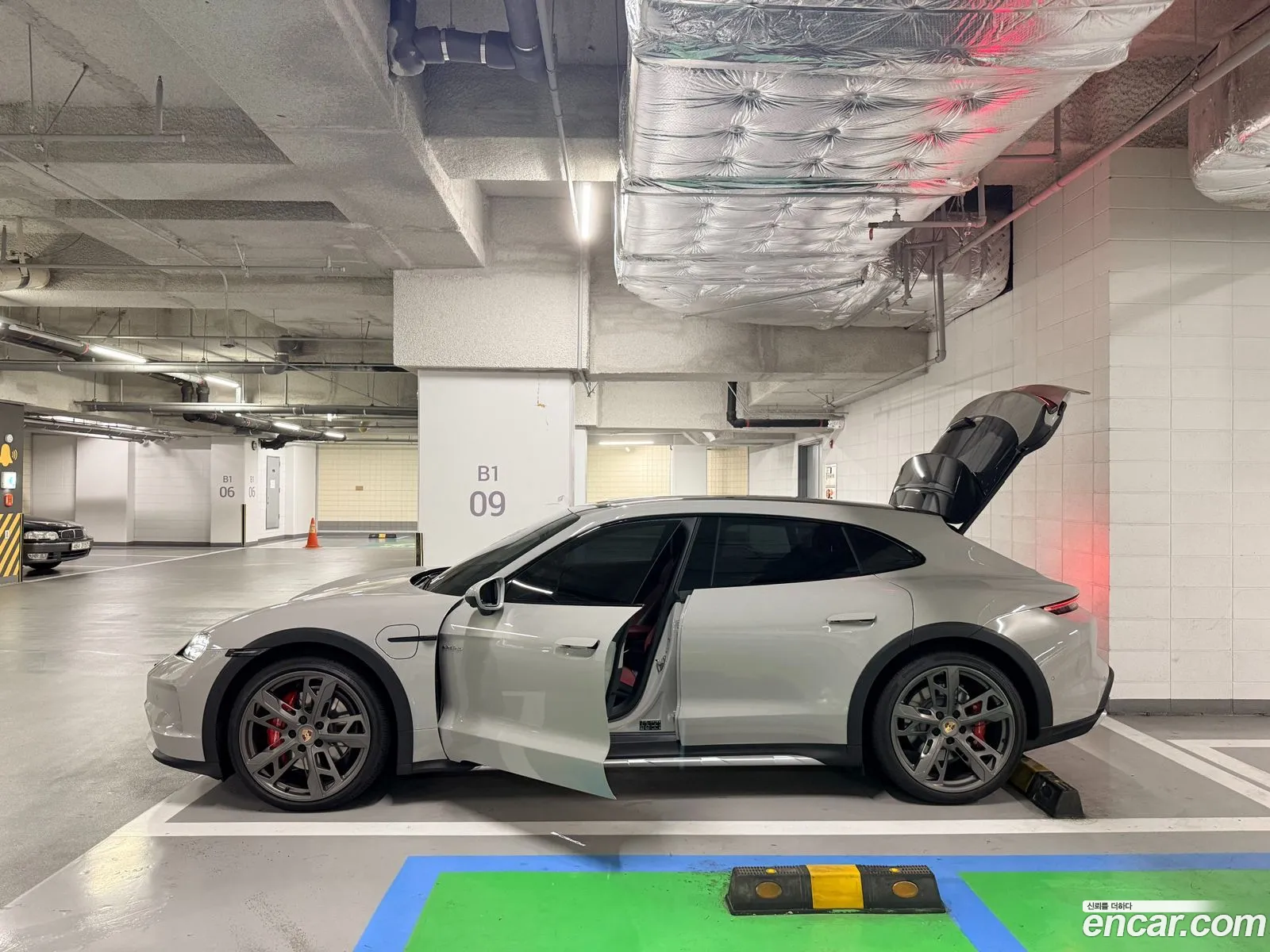 Porsche Taycan 2025 — 12
