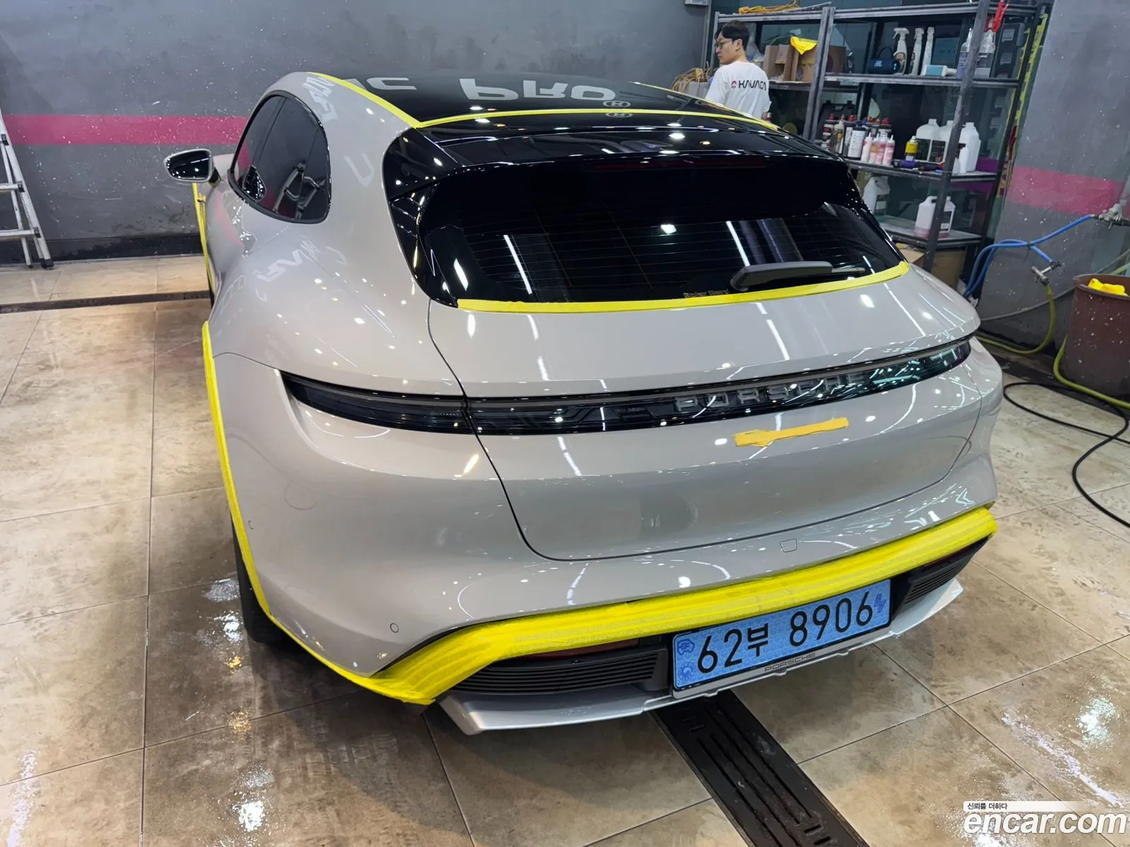 Porsche Taycan 2025 — 3