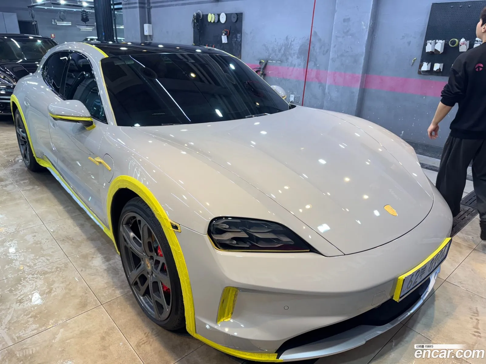 Porsche Taycan 2025 — 4