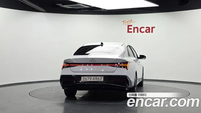 Hyundai Elantra Hybrid 2023 — 3
