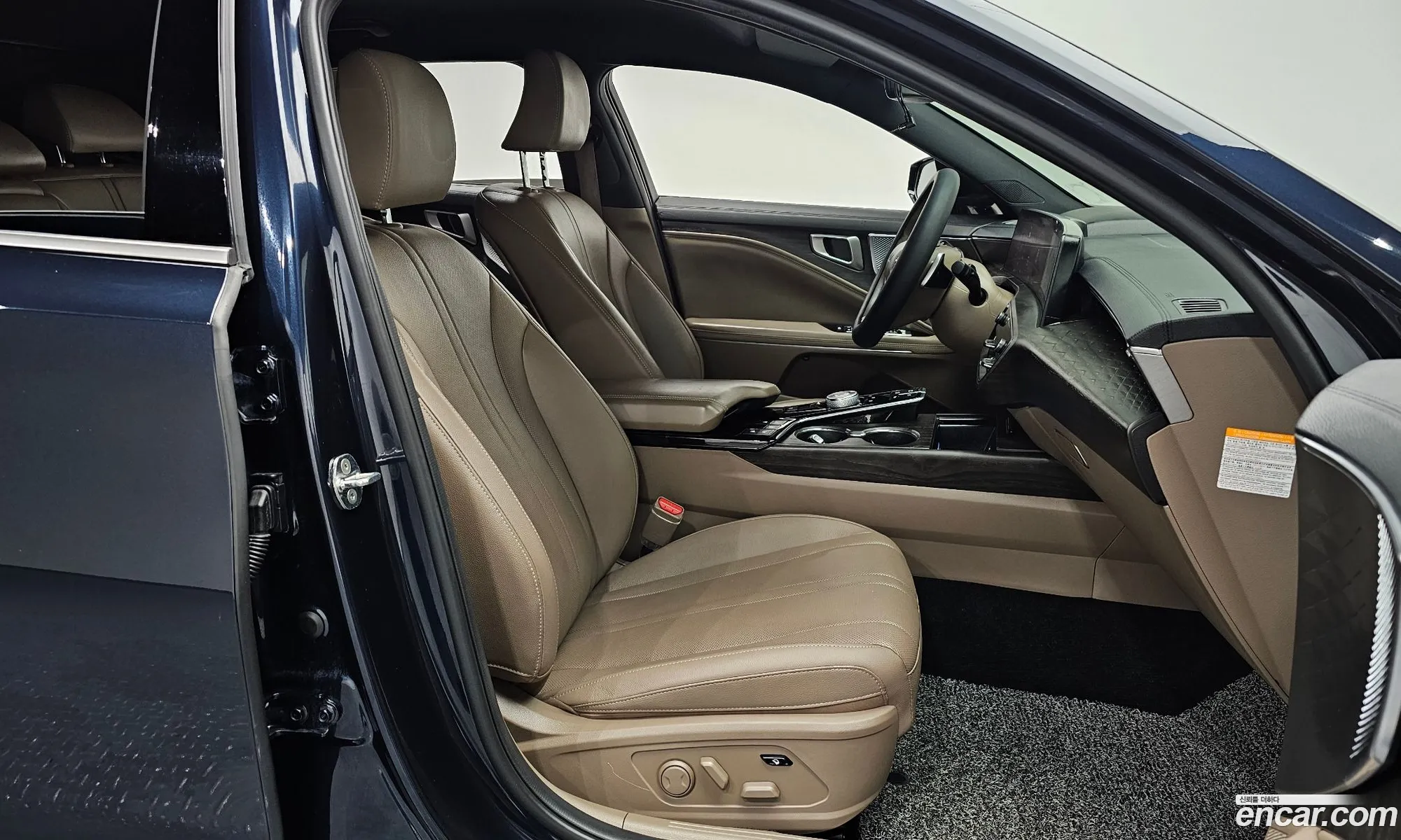 Kia K8 Hybrid 2022 — 8