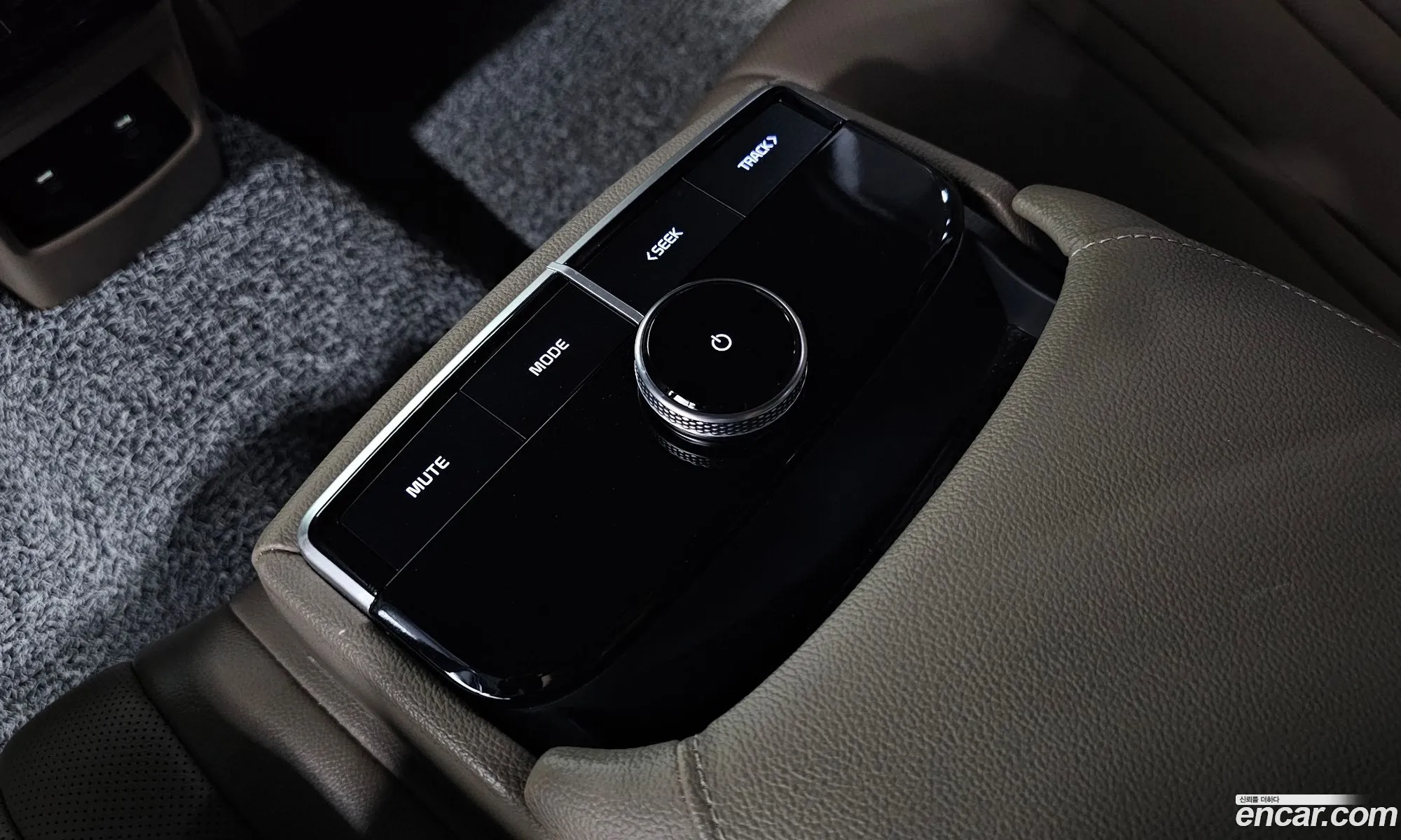 Kia K8 Hybrid 2022 — 35