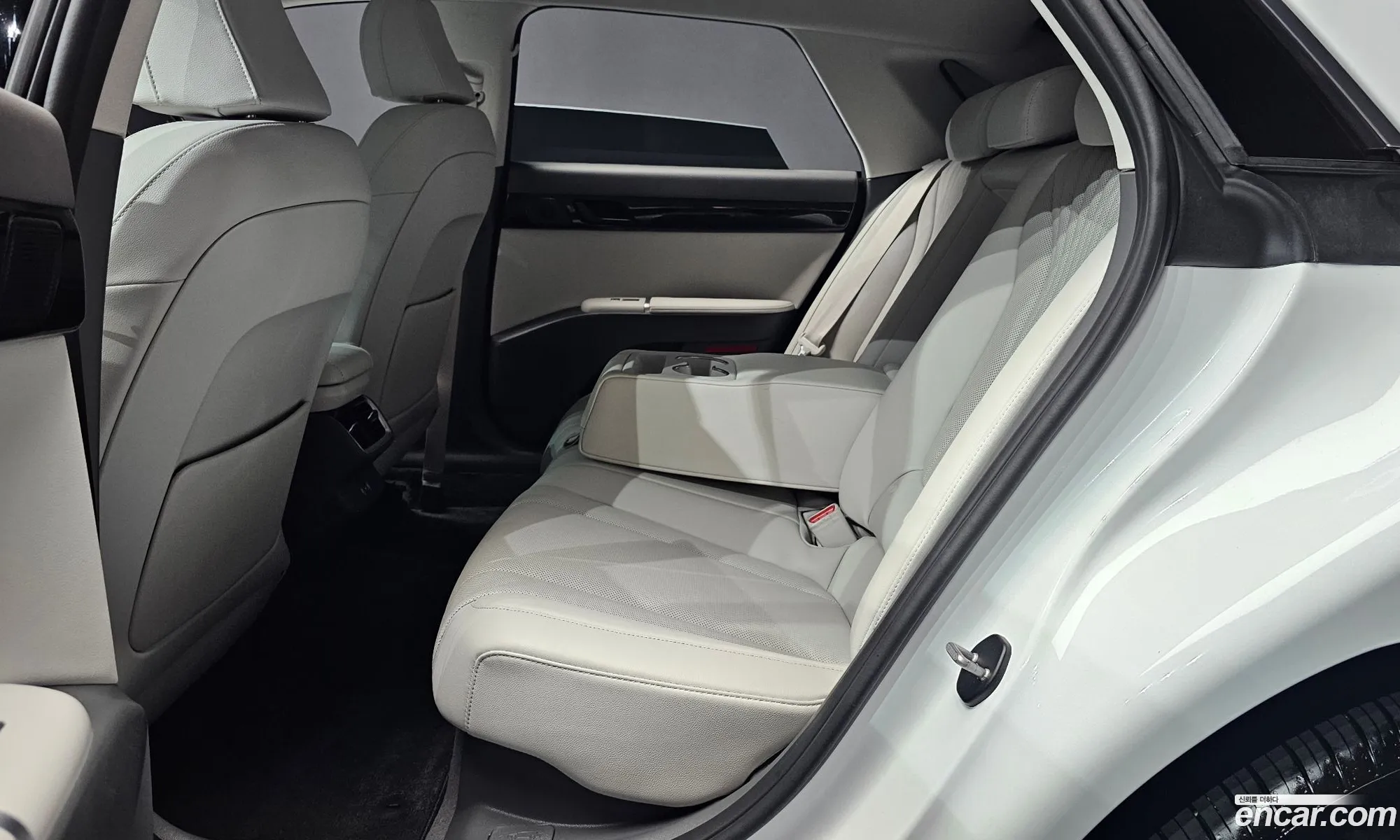 Hyundai Grandeur Hybrid 2024 — 31