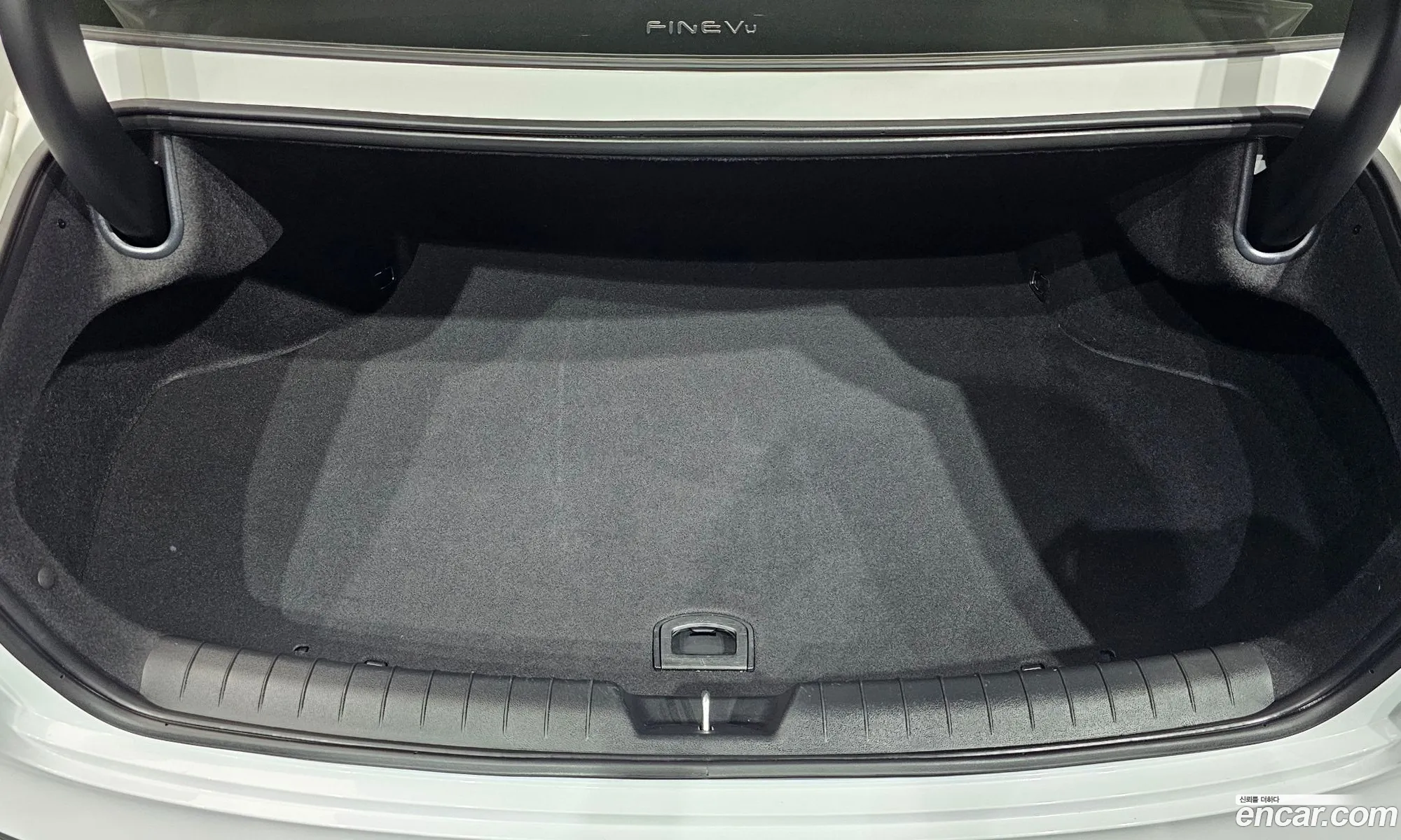 Hyundai Grandeur Hybrid 2024 — 32