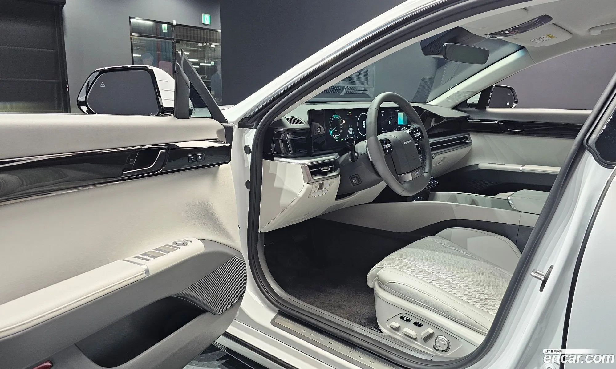Hyundai Grandeur Hybrid 2024 — 37