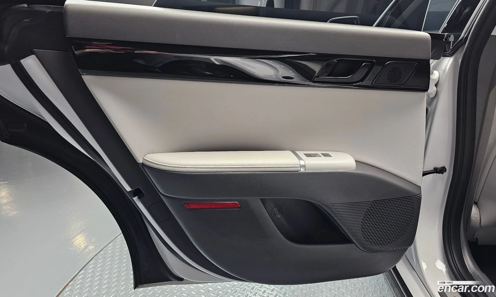 Hyundai Grandeur Hybrid 2024 — 16