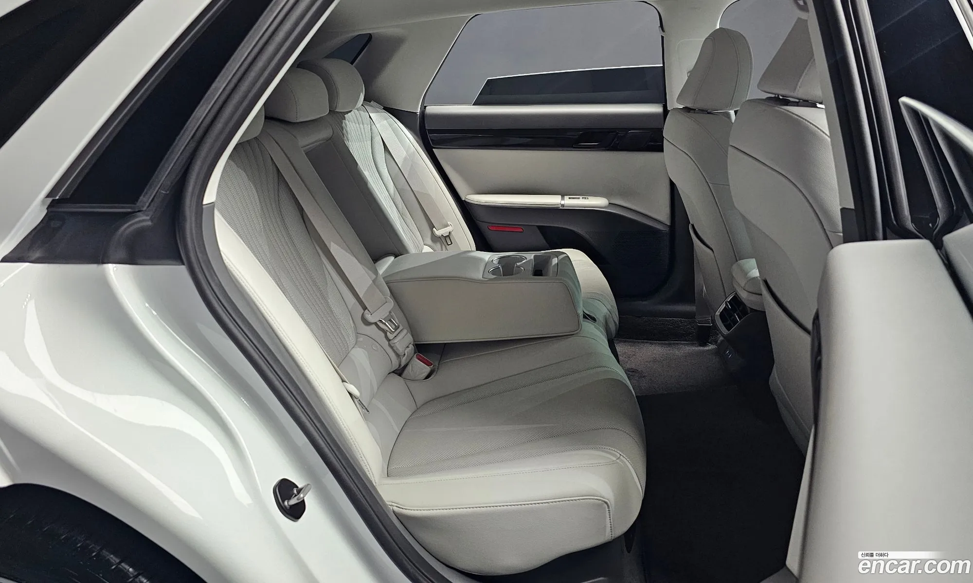Hyundai Grandeur Hybrid 2024 — 36
