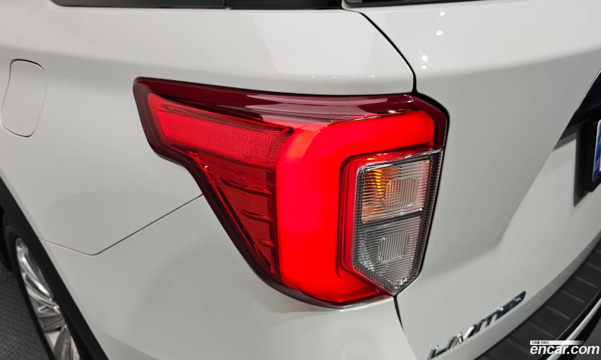 Ford Explorer 6th Gen 2021 1FMSK8FH8MGB26744 — 28