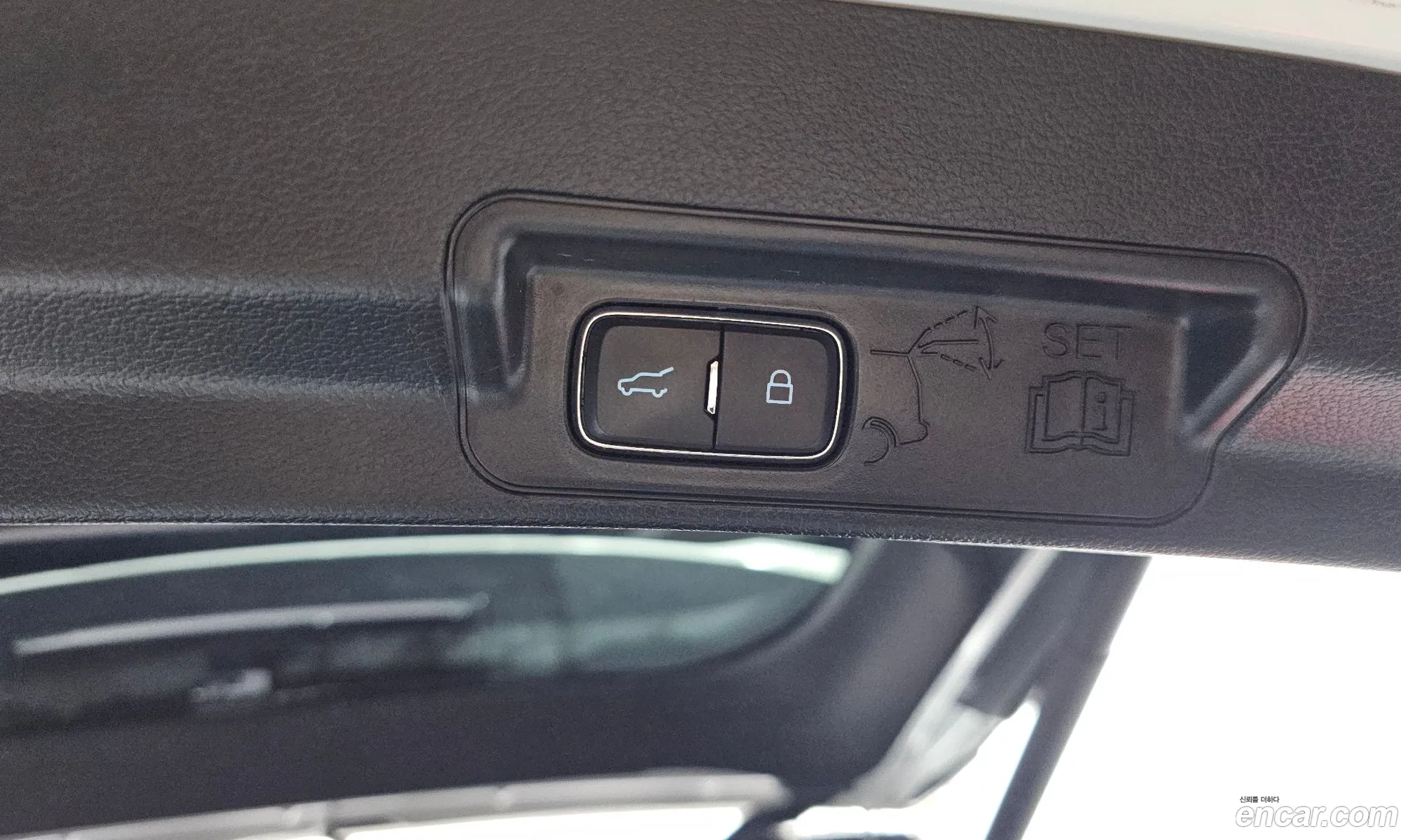 Ford Explorer 6th Gen 2021 1FMSK8FH8MGB26744 — 25