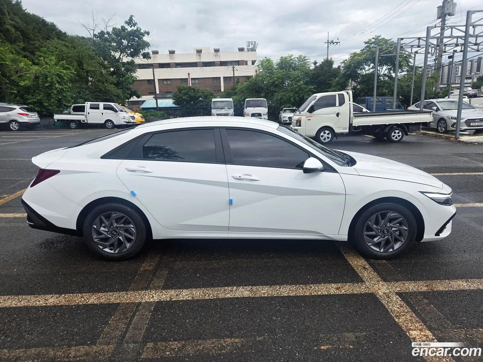 Hyundai Elantra 2025 — 8