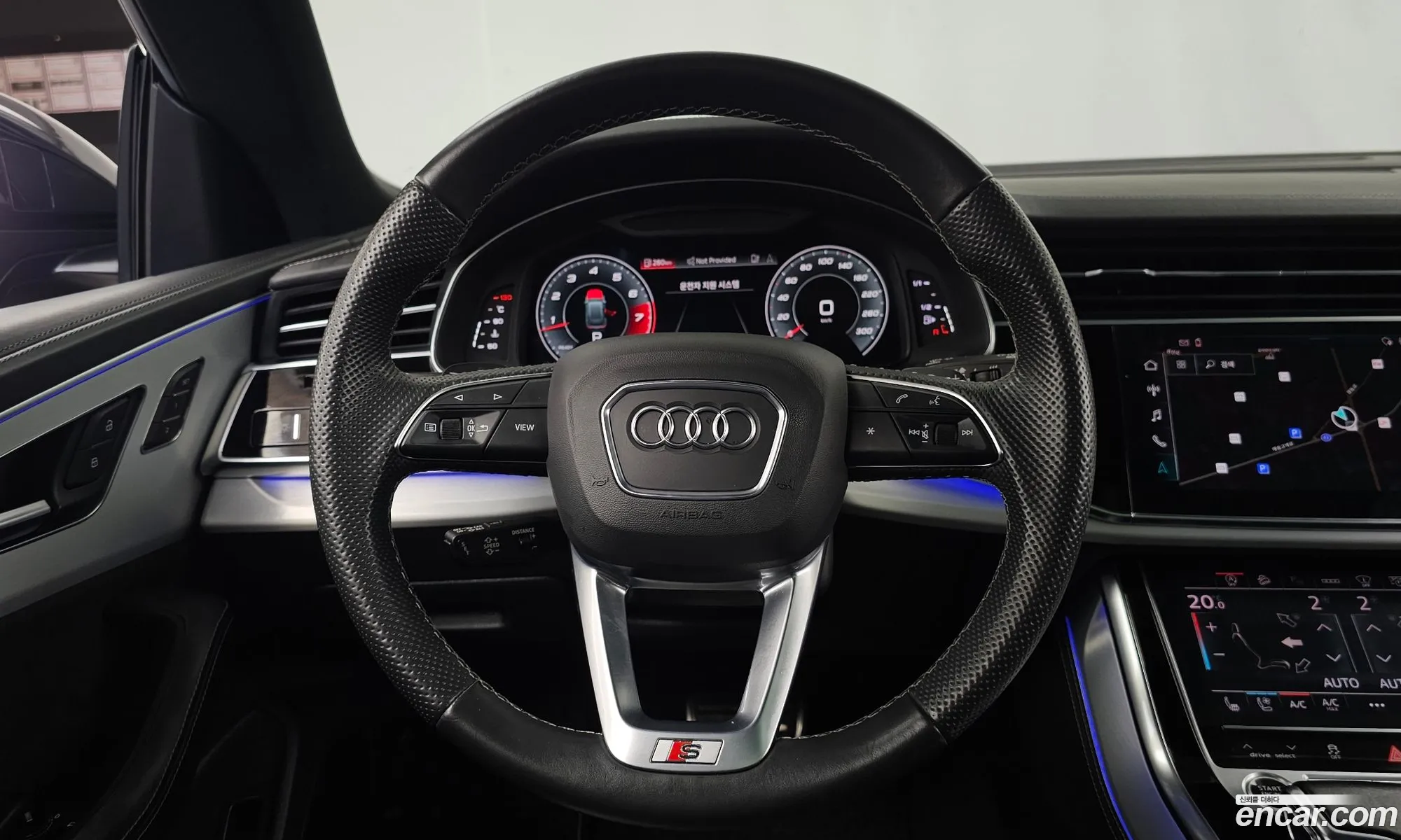Audi Q8 2021 WAUZZZF13MD017100 — 3