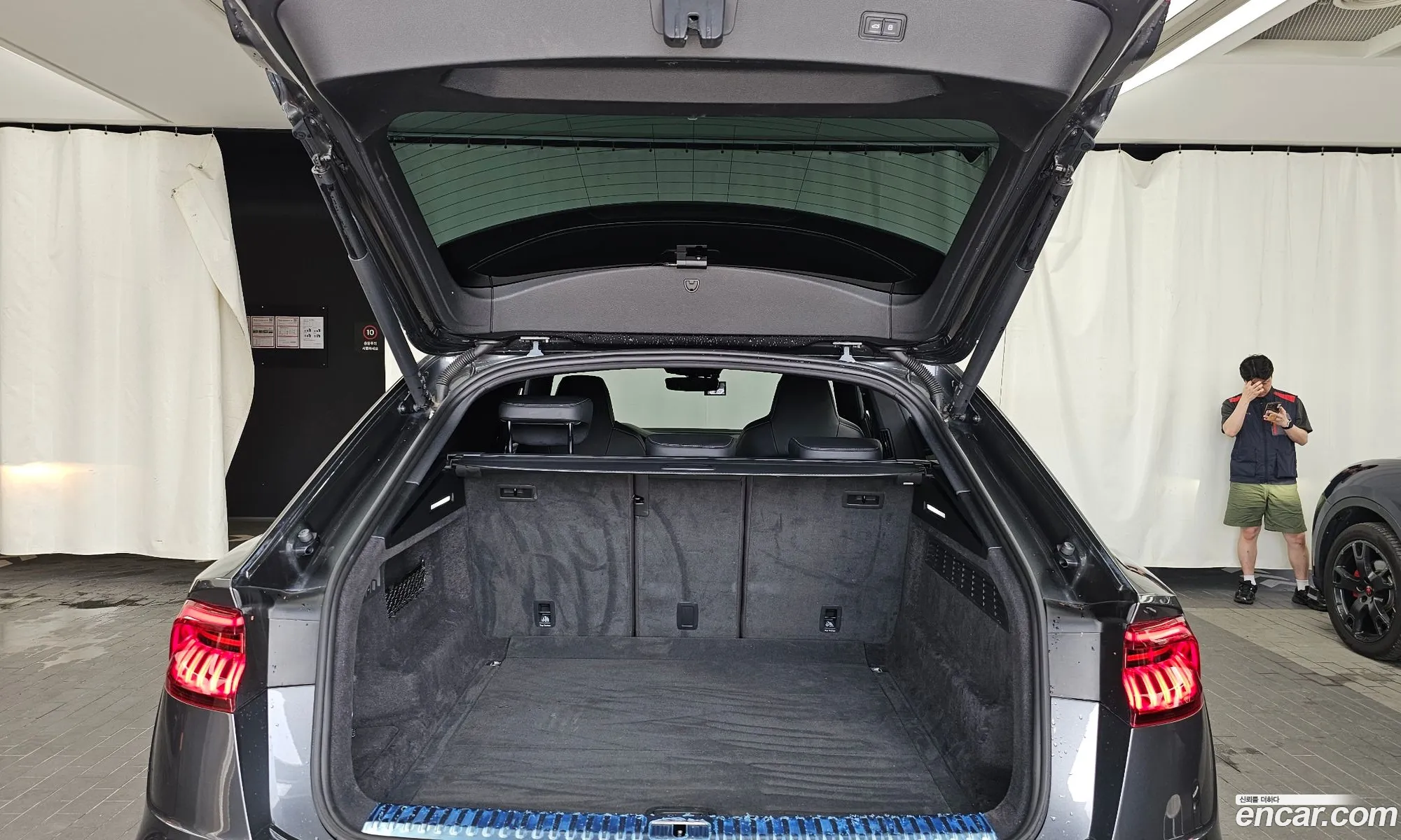 Audi Q8 2021 WAUZZZF13MD017100 — 19