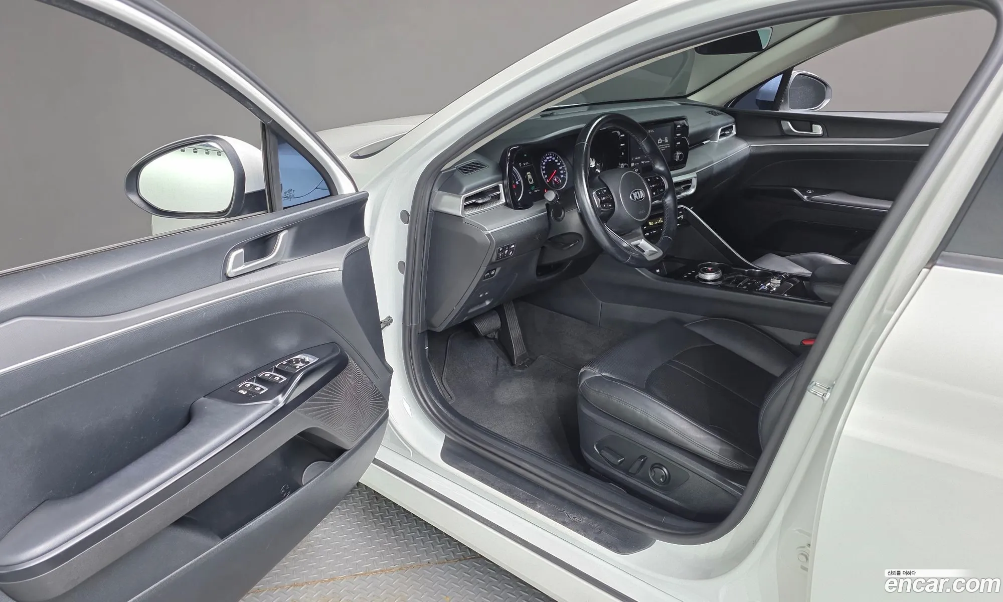 Kia K5 Hybrid 2021 — 17