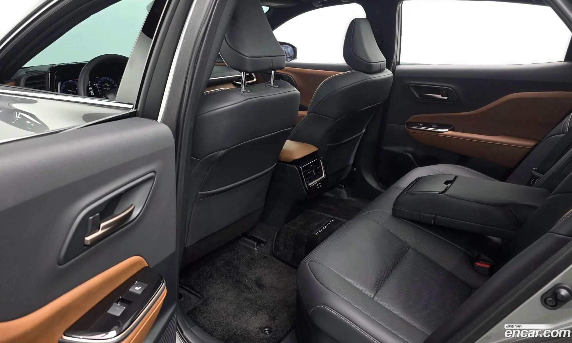 Toyota Crown Crossover 2025 JTDAAAAF7T3045904 — 5