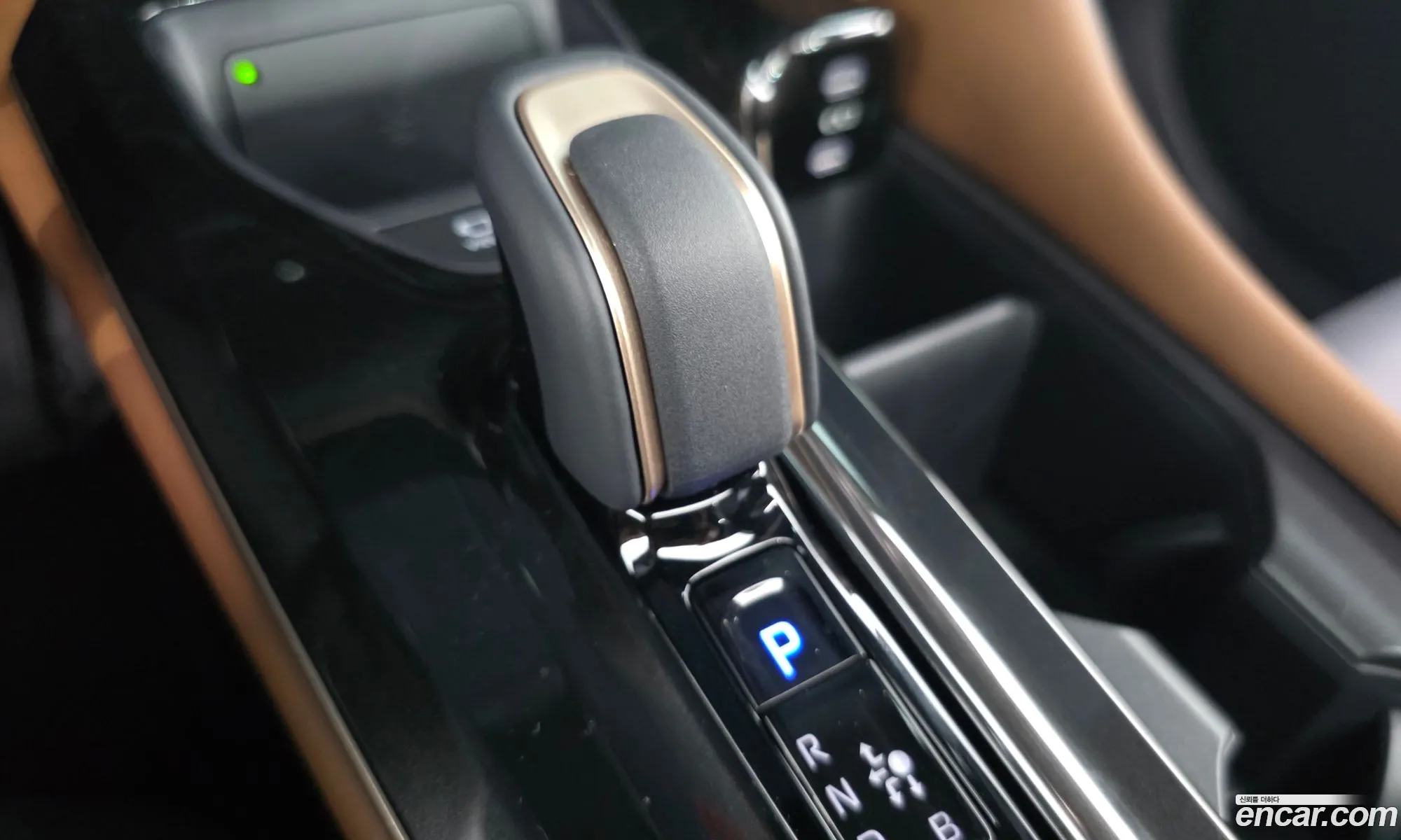 Toyota Crown Crossover 2025 JTDAAAAF7T3045904 — 26