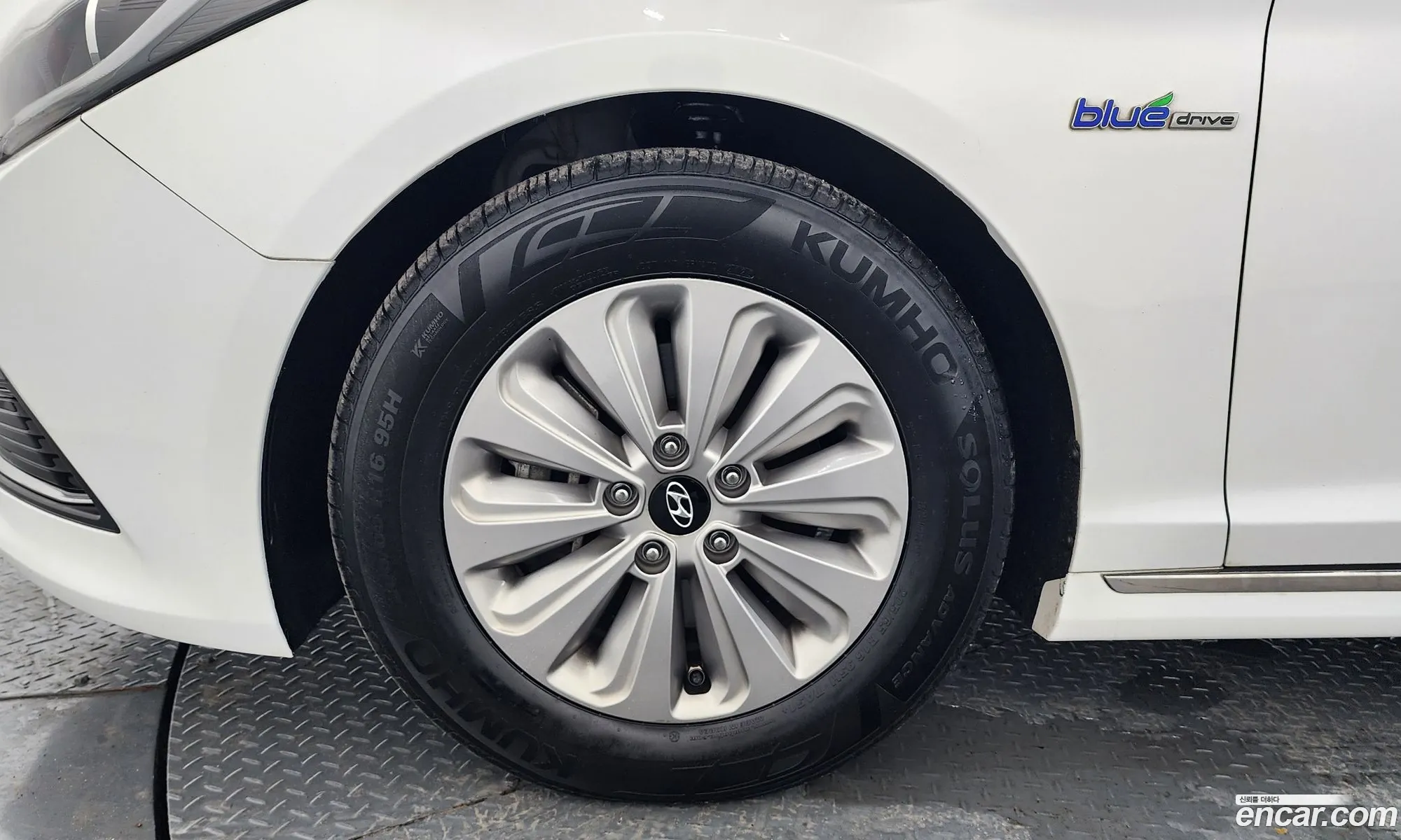 Hyundai LF Sonata Hybrid 2017 — 17
