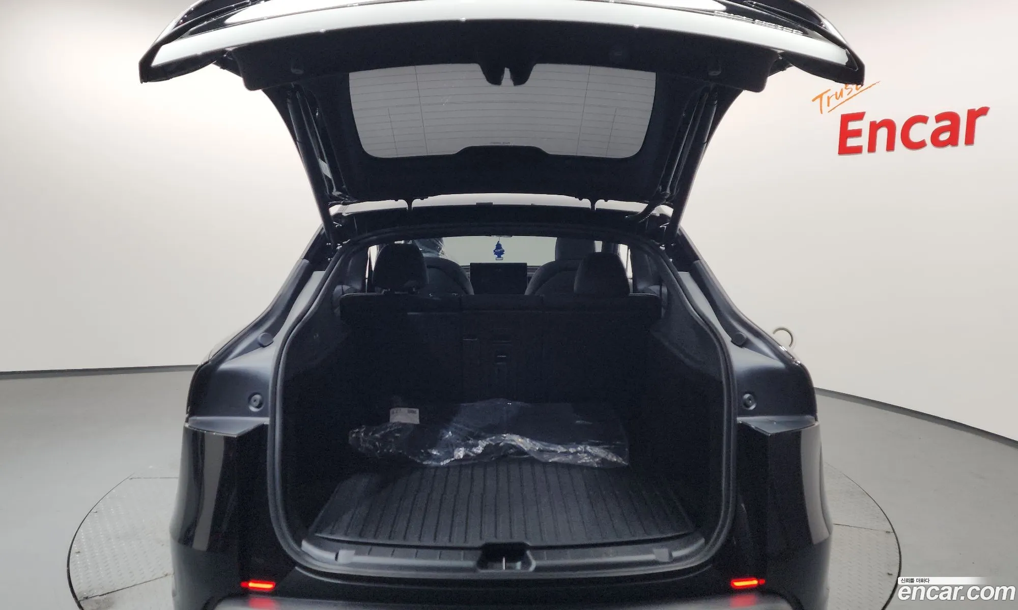 Tesla Model Y 2026 LRWYGCEK4TC568570 — 26
