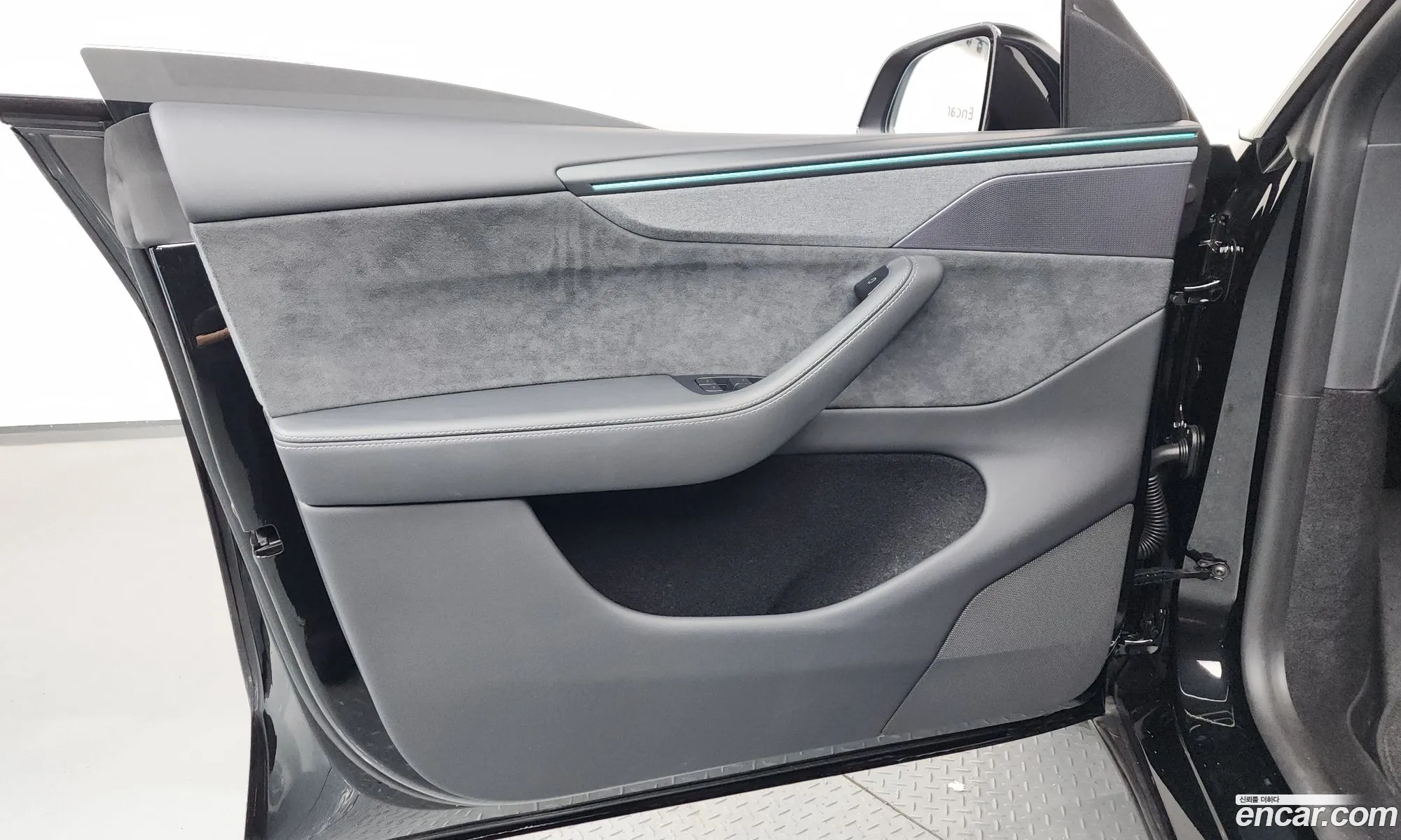 Tesla Model Y 2026 LRWYGCEK4TC568570 — 24