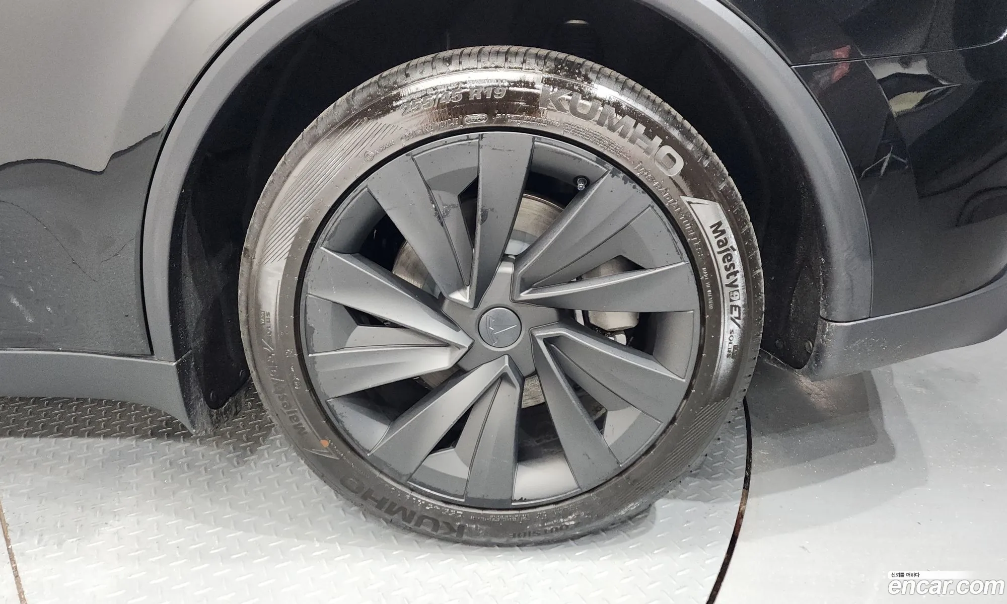 Tesla Model Y 2026 LRWYGCEK4TC568570 — 30