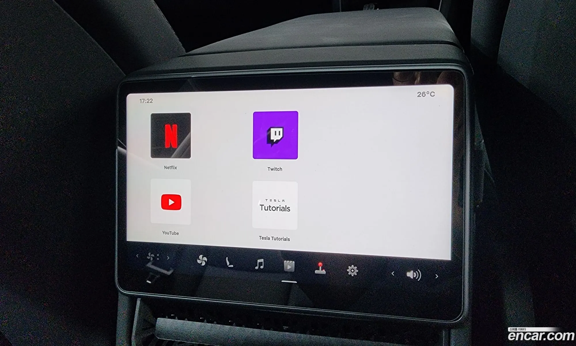 Tesla Model Y 2026 LRWYGCEK4TC568570 — 8