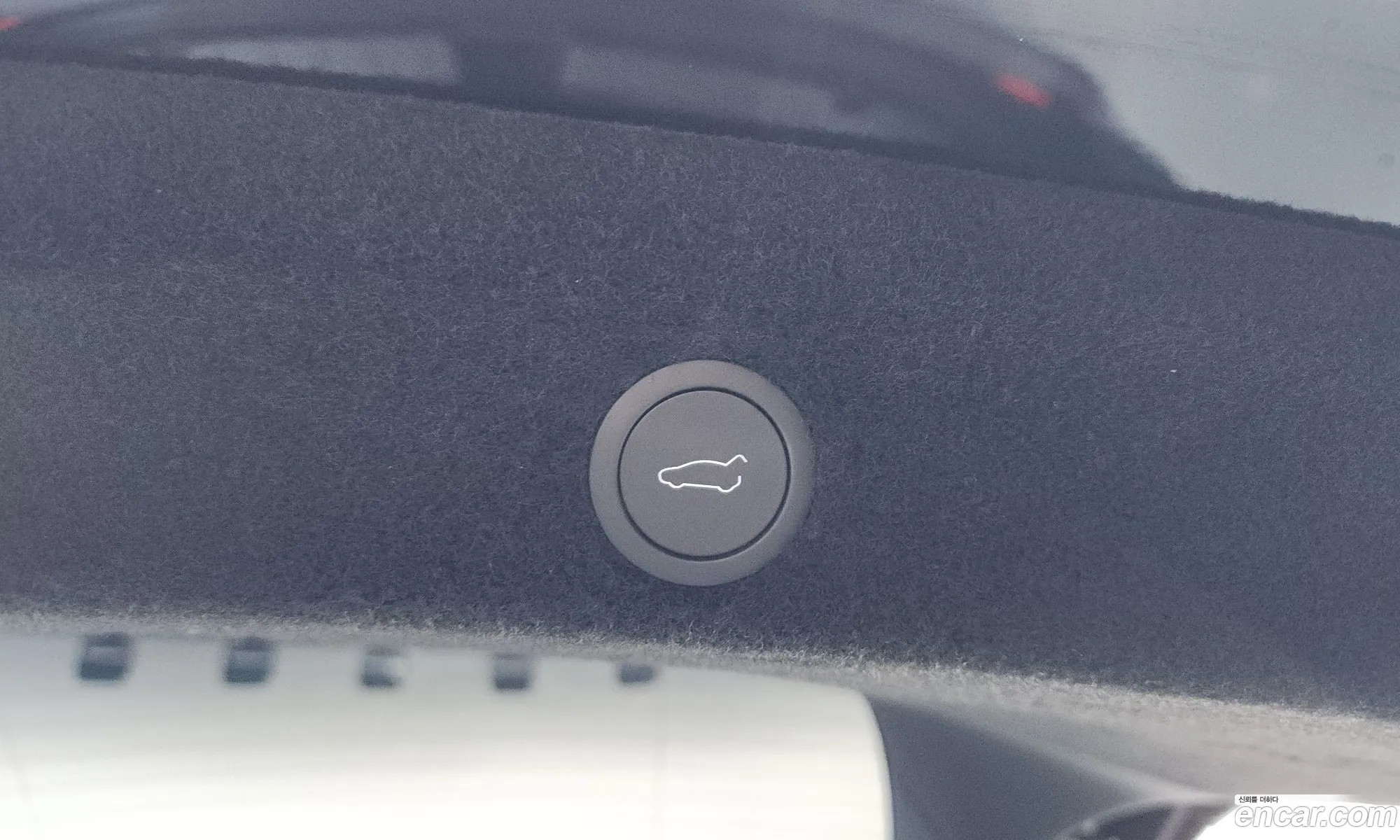 Tesla Model Y 2026 LRWYGCEK4TC568570 — 4