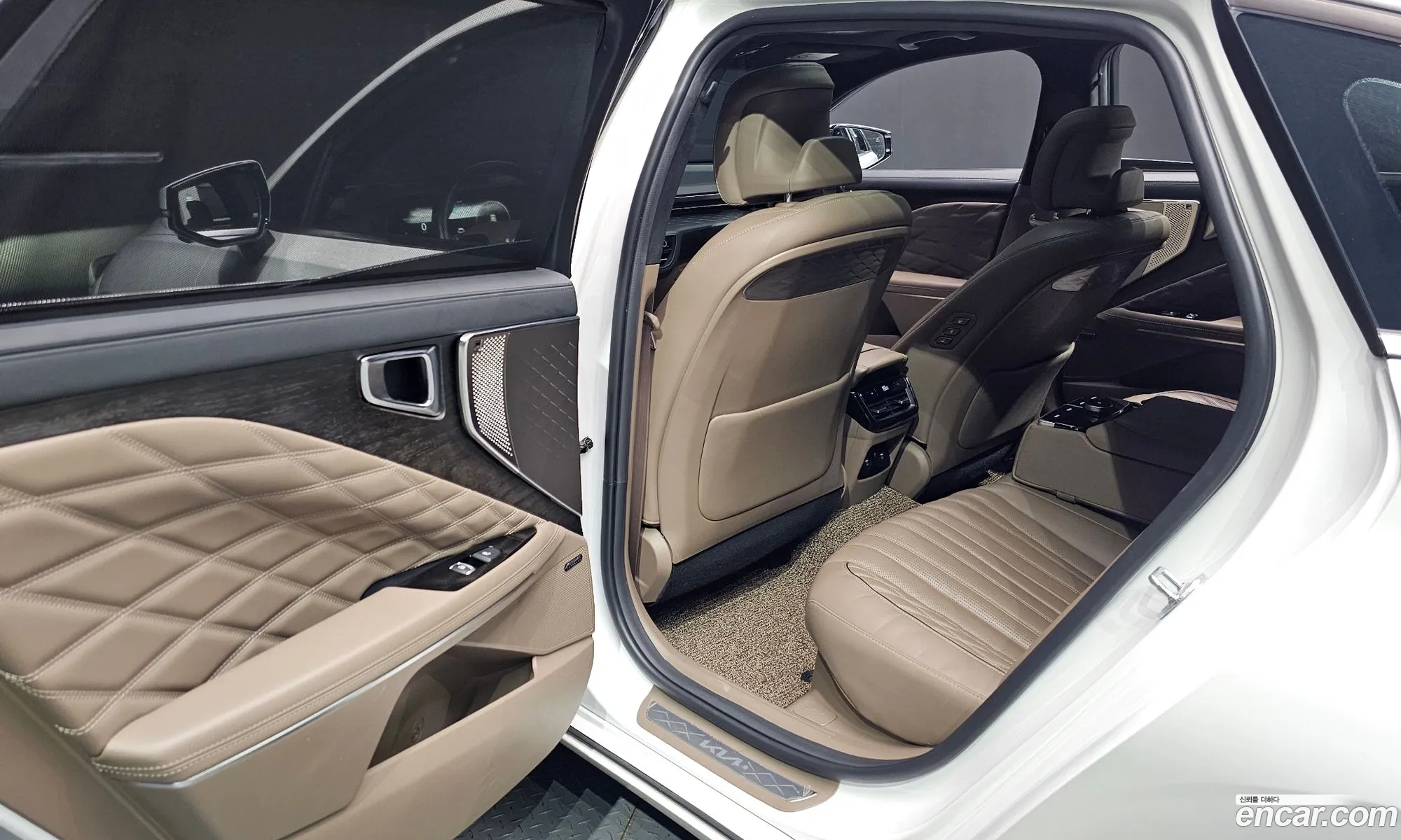 Kia K8 Hybrid 2022 — 8