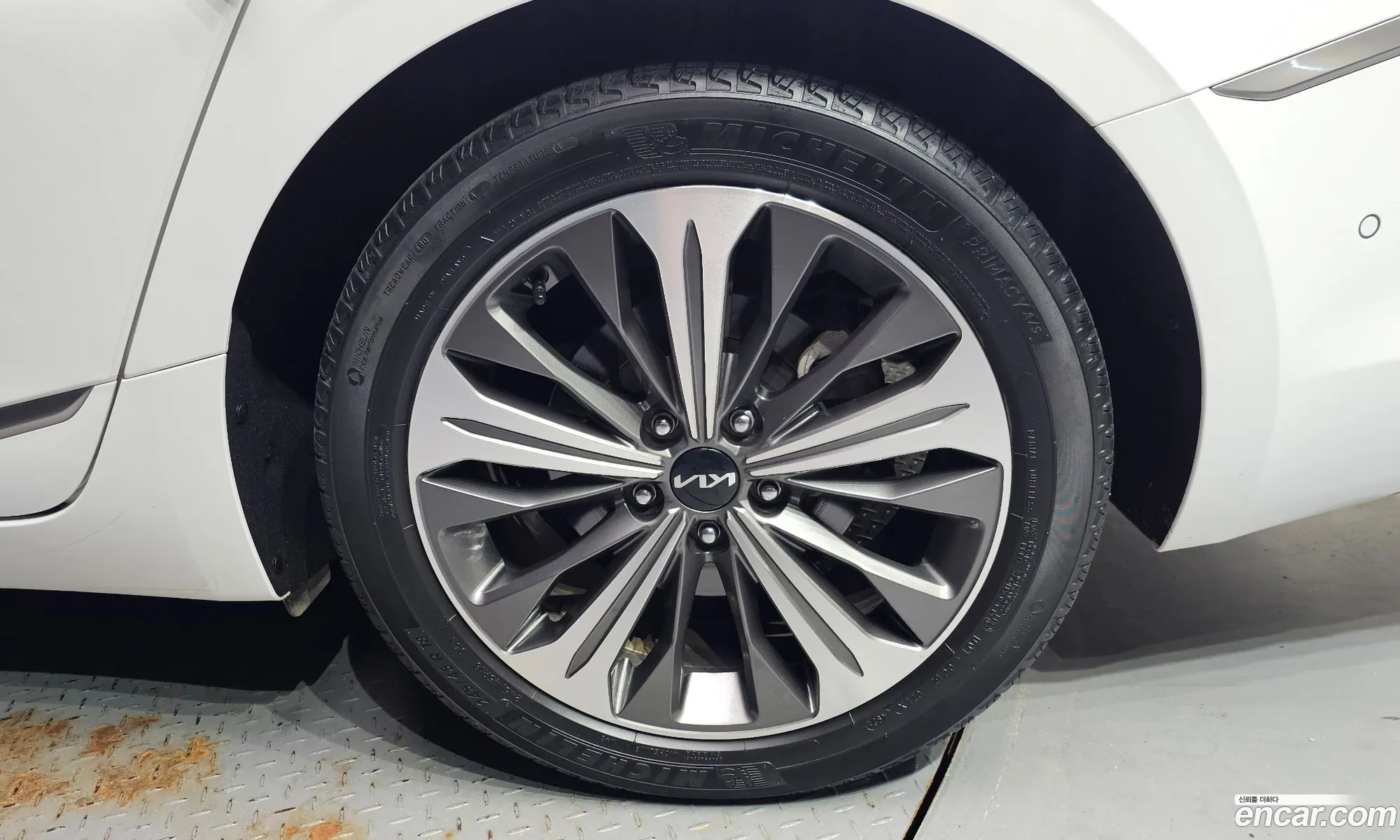 Kia K8 Hybrid 2022 — 21