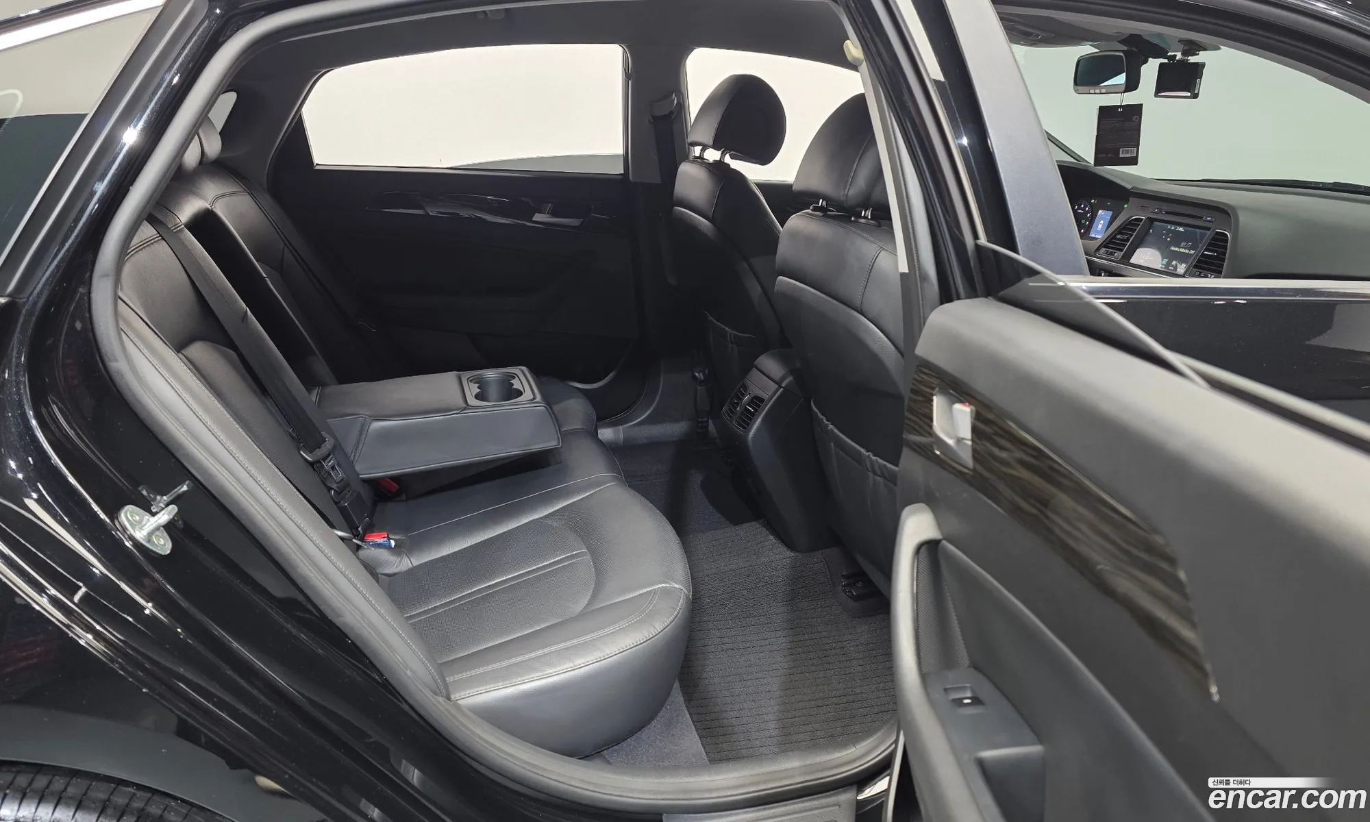 Hyundai LF Sonata 2016 — 18