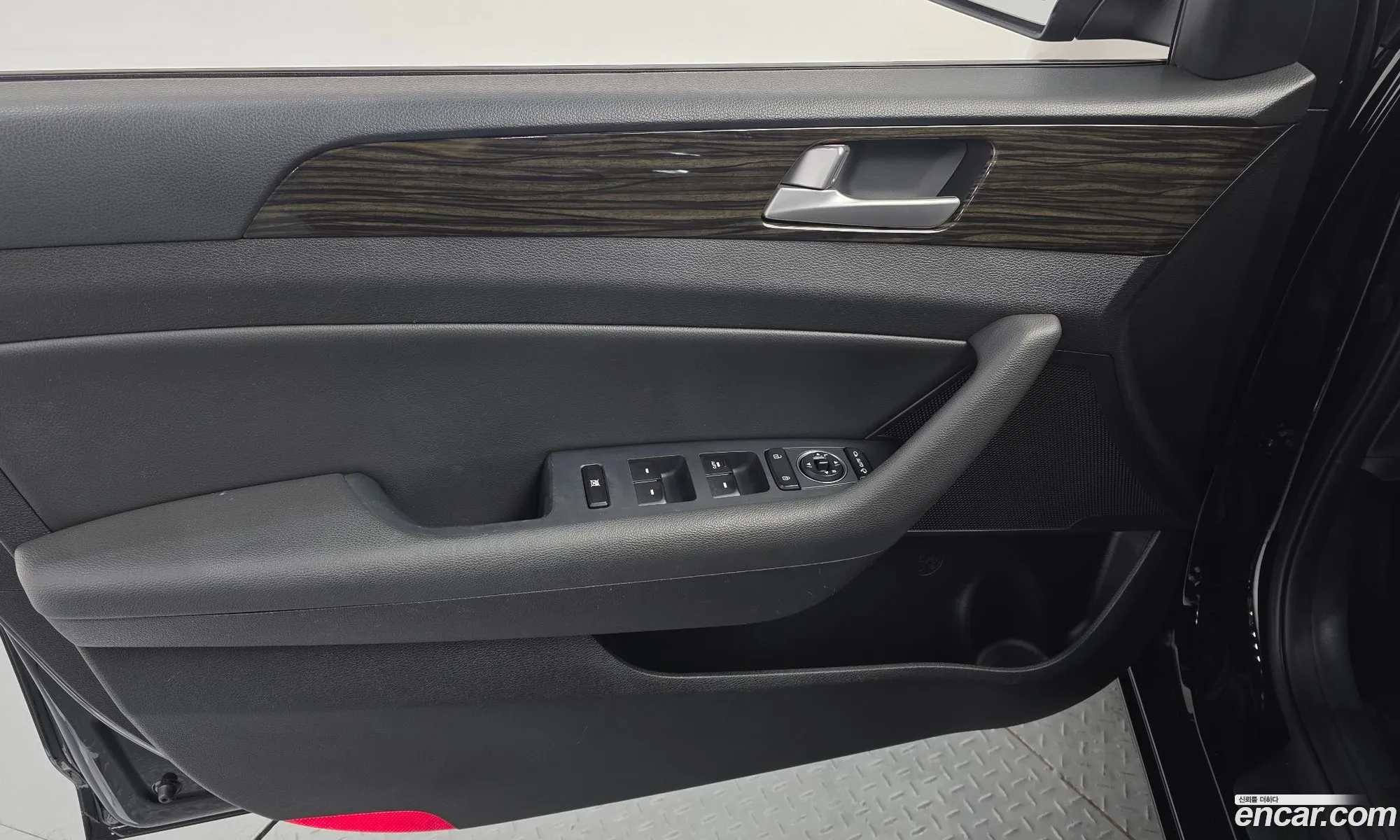 Hyundai LF Sonata 2016 — 21