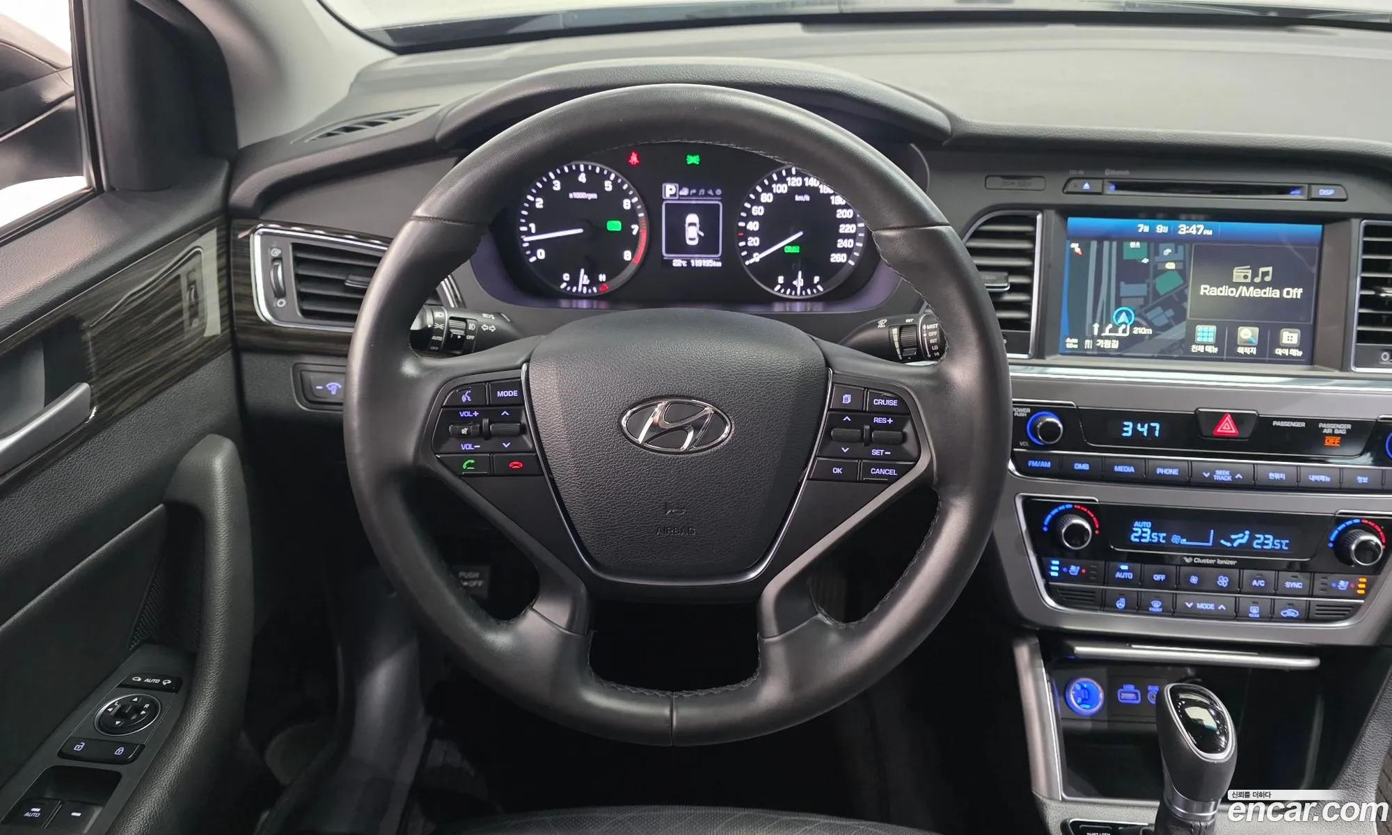 Hyundai LF Sonata 2016 — 27