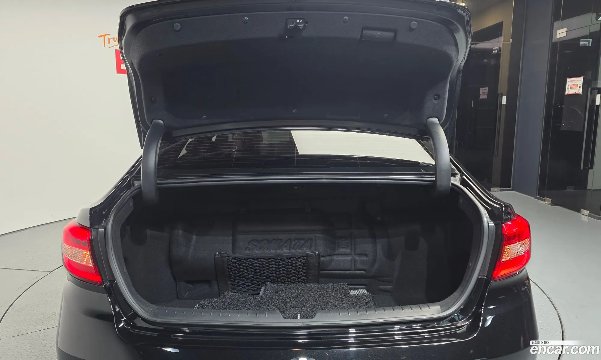 Hyundai LF Sonata 2016 — 14