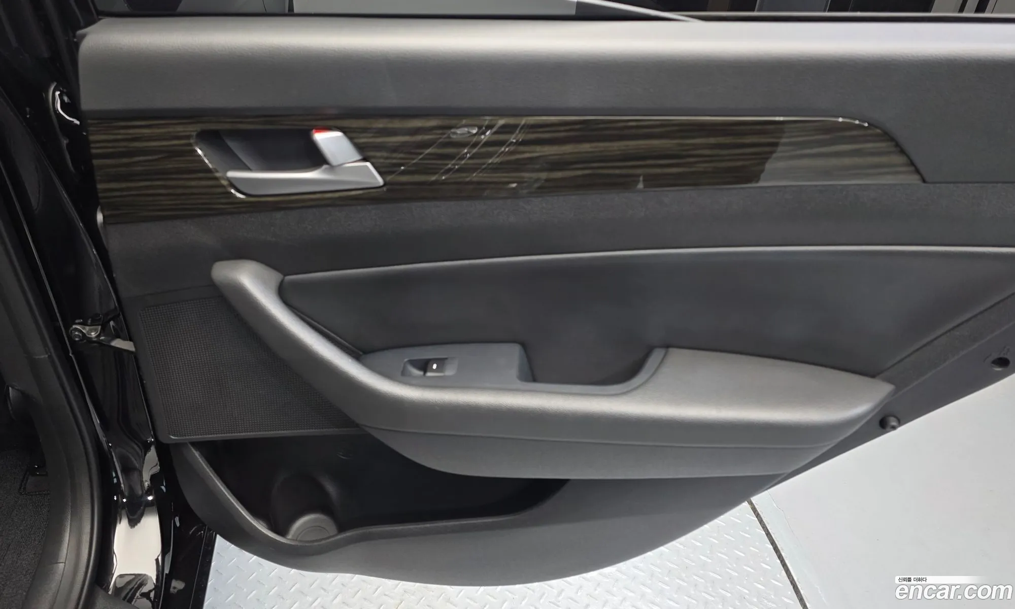 Hyundai LF Sonata 2016 — 28