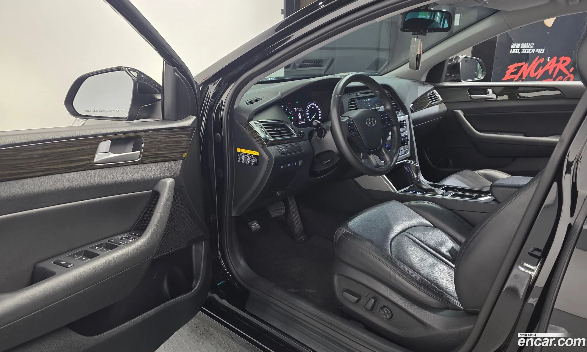 Hyundai LF Sonata 2016 — 11