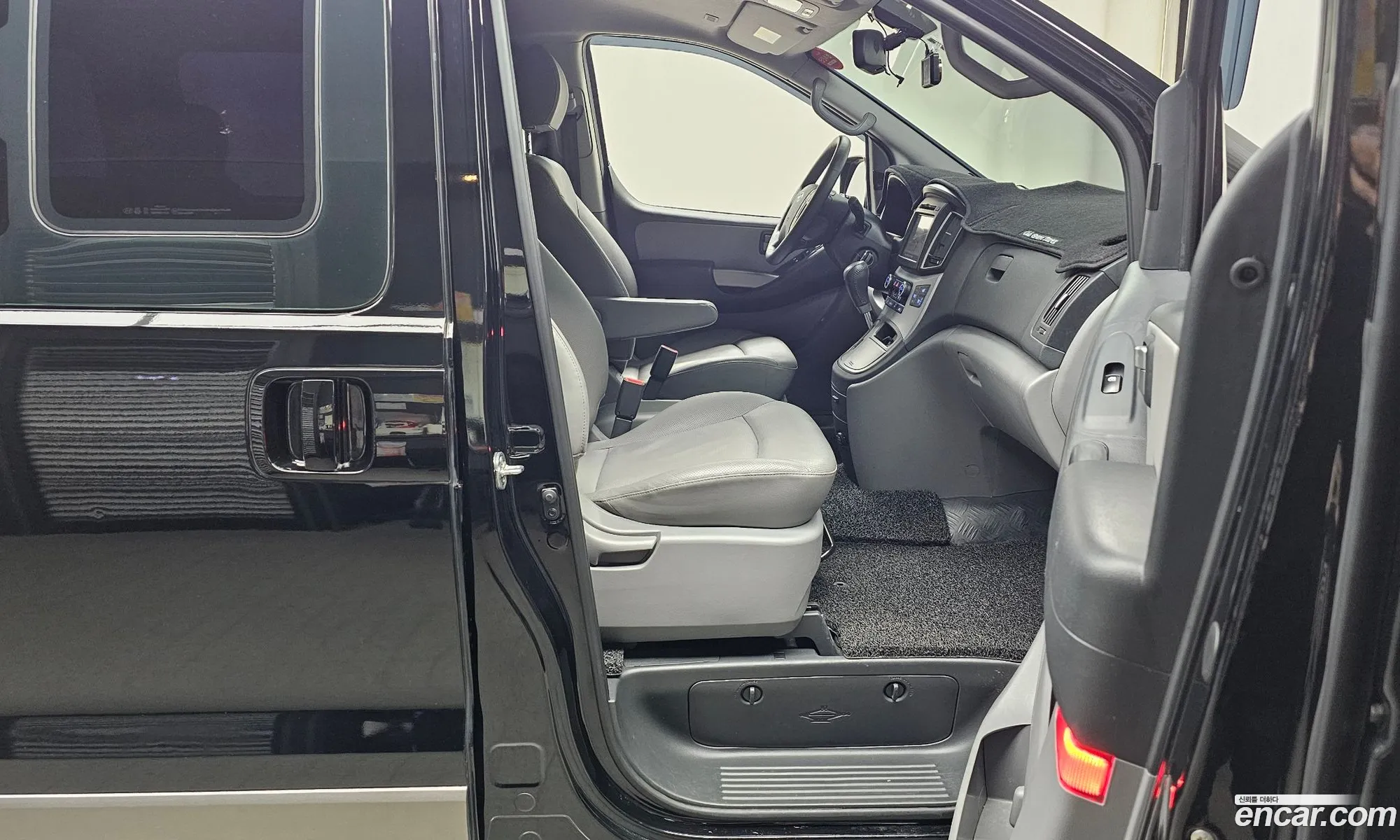 Hyundai Grand Starex 2018 — 3