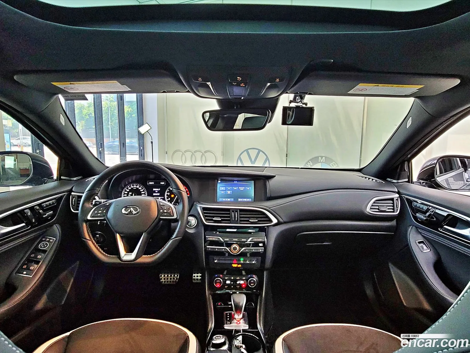 Infiniti Q30