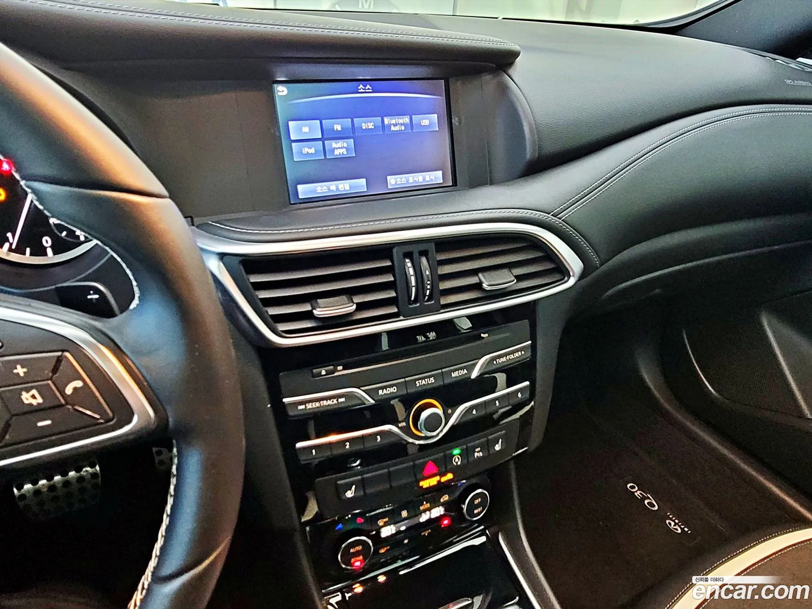 Infiniti Q30 2017 — 17
