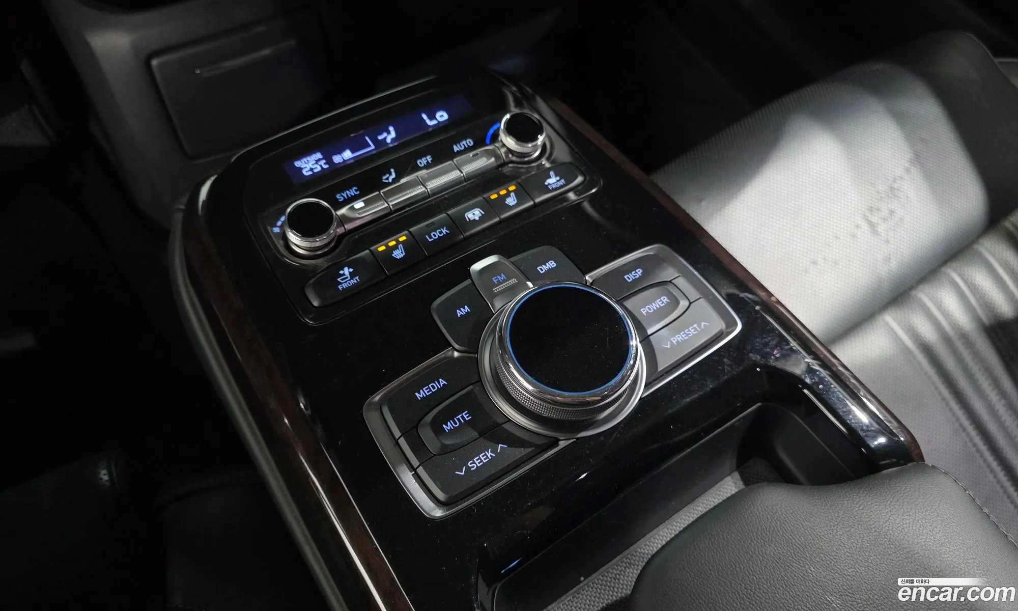 Genesis EQ900 2017 — 12