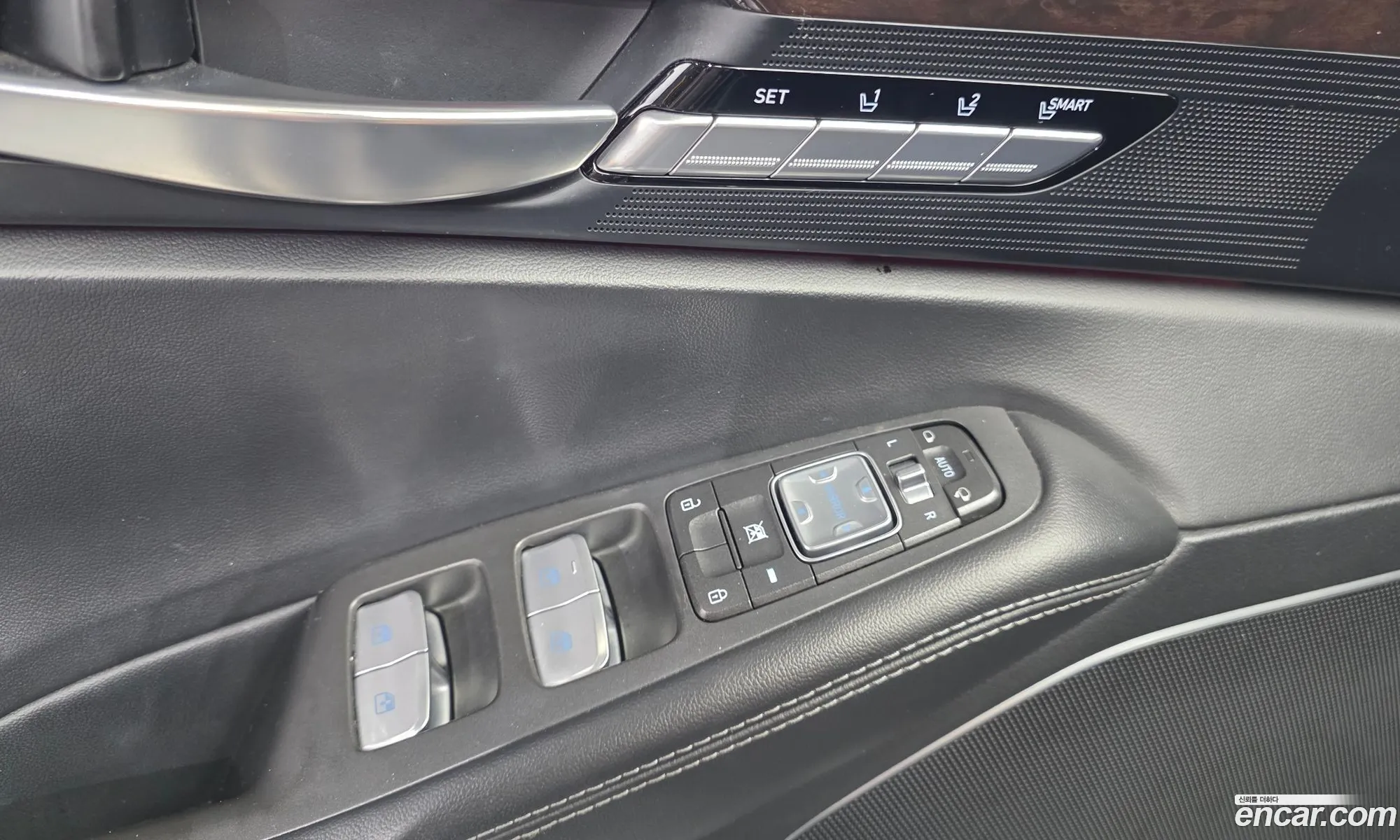 Genesis EQ900 2017 — 19