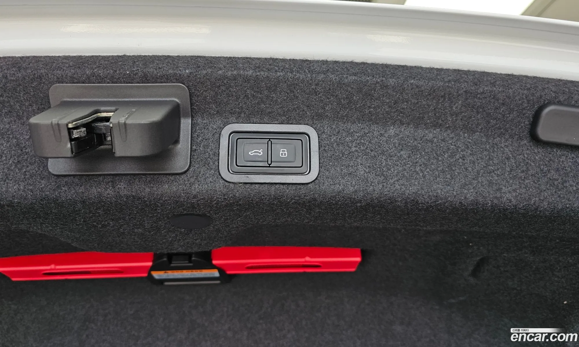 Audi A6 2022 WAUZZZF28NN010373 — 11
