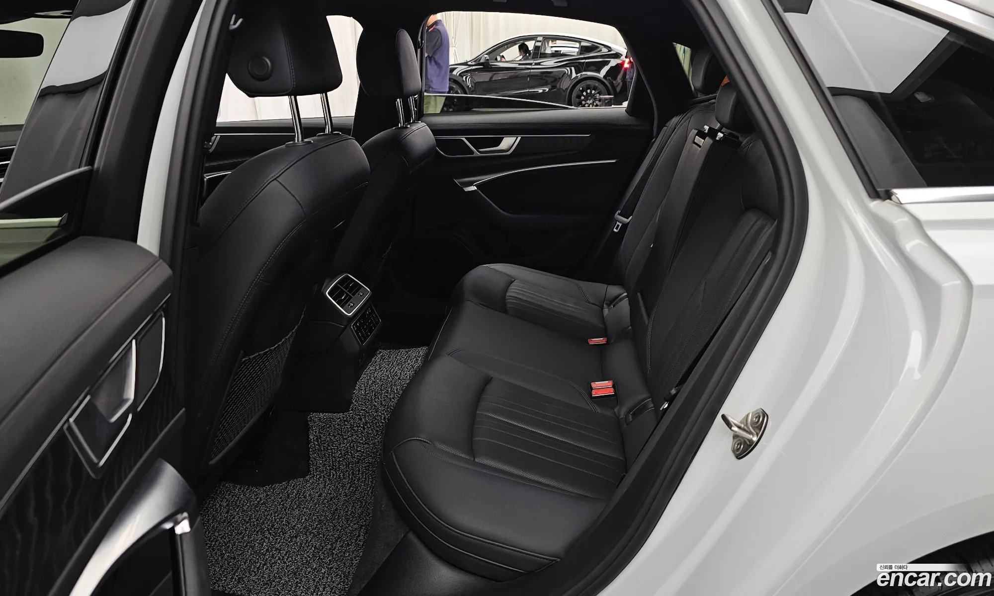 Audi A6 2022 WAUZZZF28NN010373 — 28