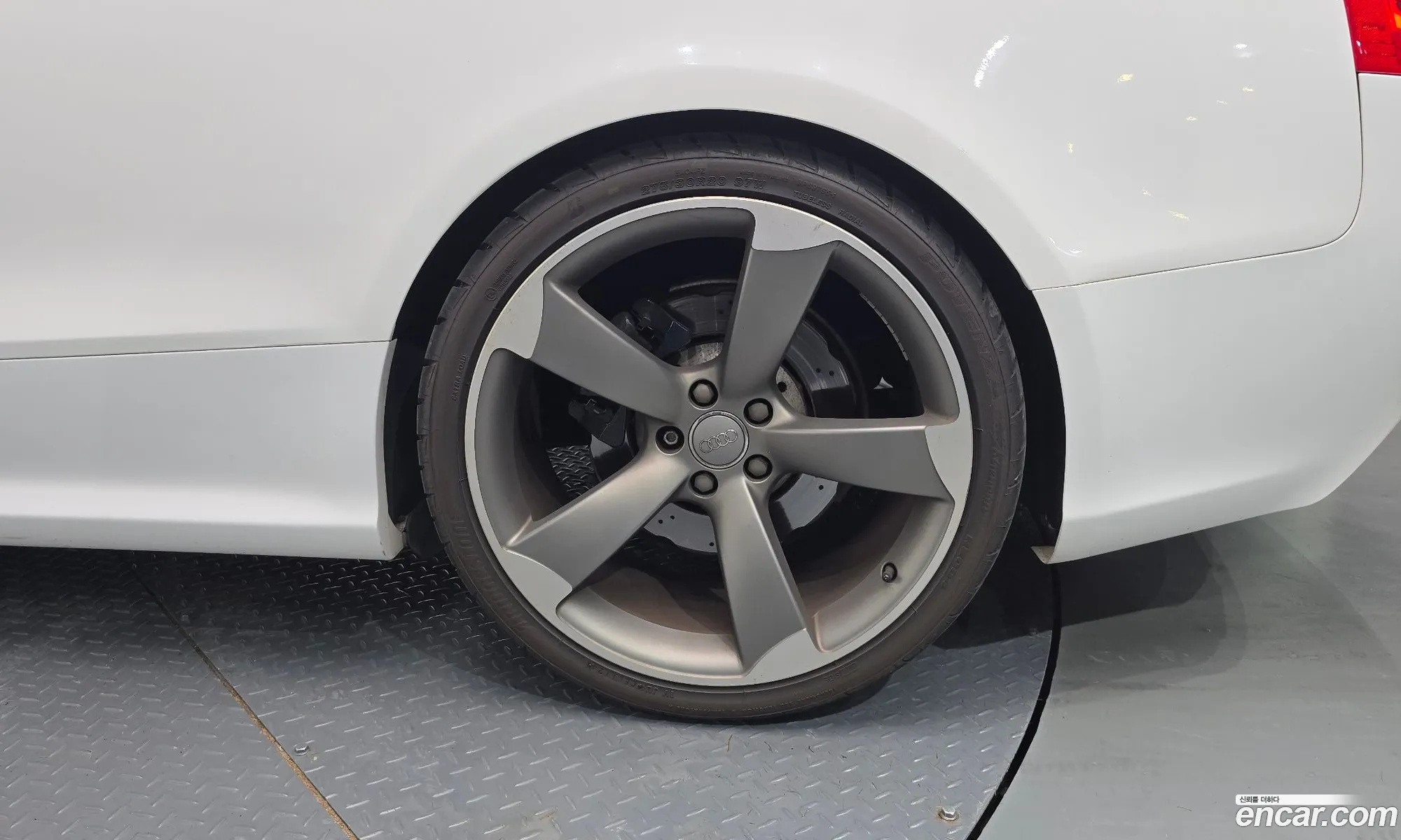 Audi RS5 2014 WUAZZZ8TXEA900716 — 31