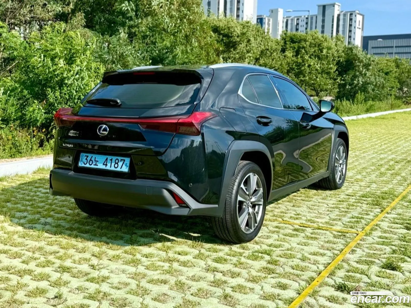 Lexus UX300e