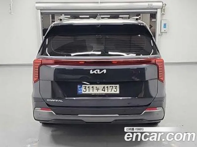 Kia Carnival 2023 — 2