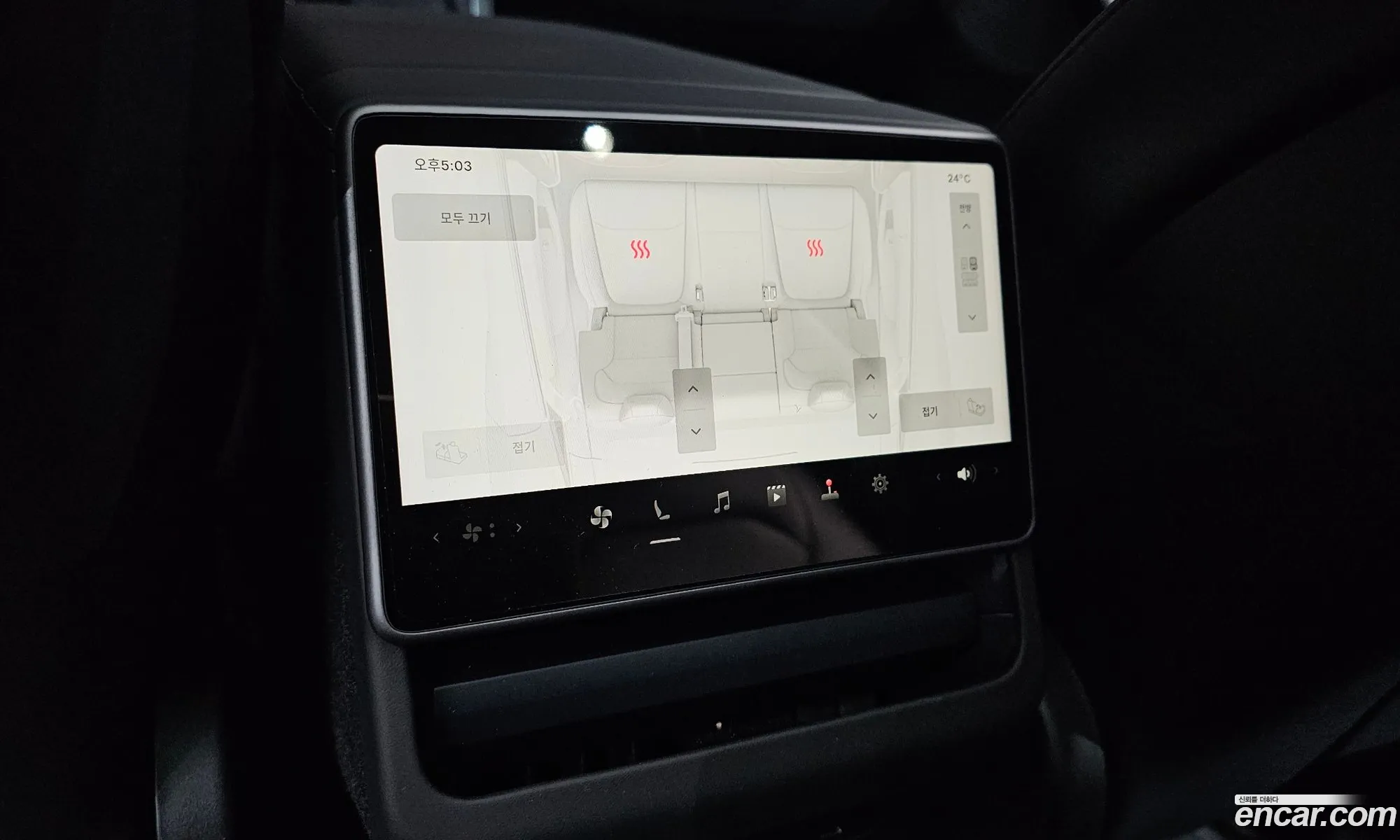 Tesla Model Y 2025 LRWYGCFJ4SC366316 — 17