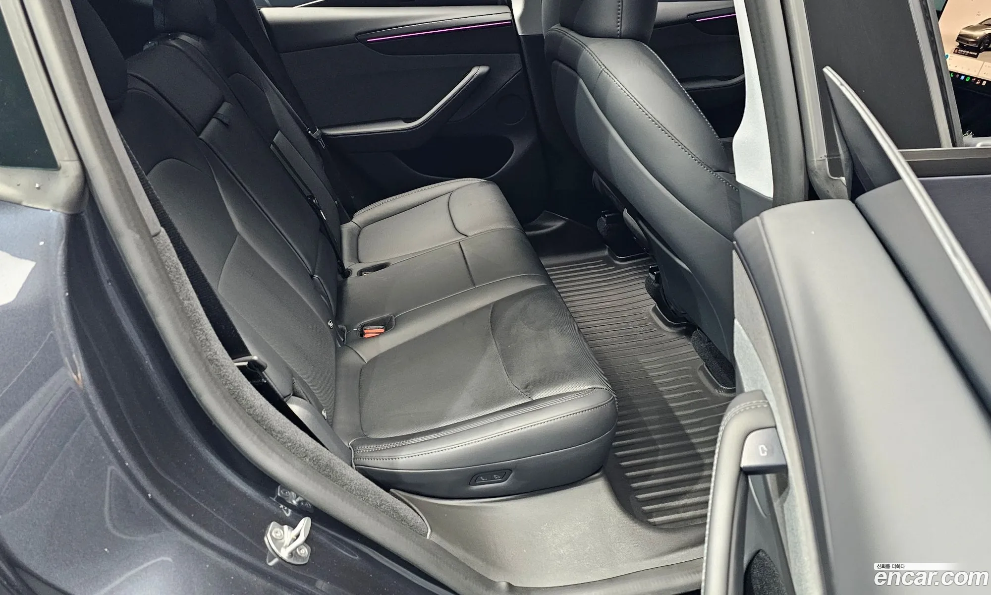 Tesla Model Y 2025 LRWYGCFJ4SC366316 — 4